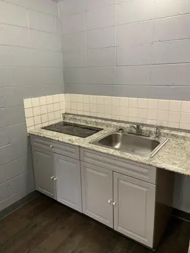 Deluxe Family Suite in Paradise Suites - Newport News & Jefferson Ave Deluxe Family Suite in Paradise Suites - Newport News & Jefferson Ave