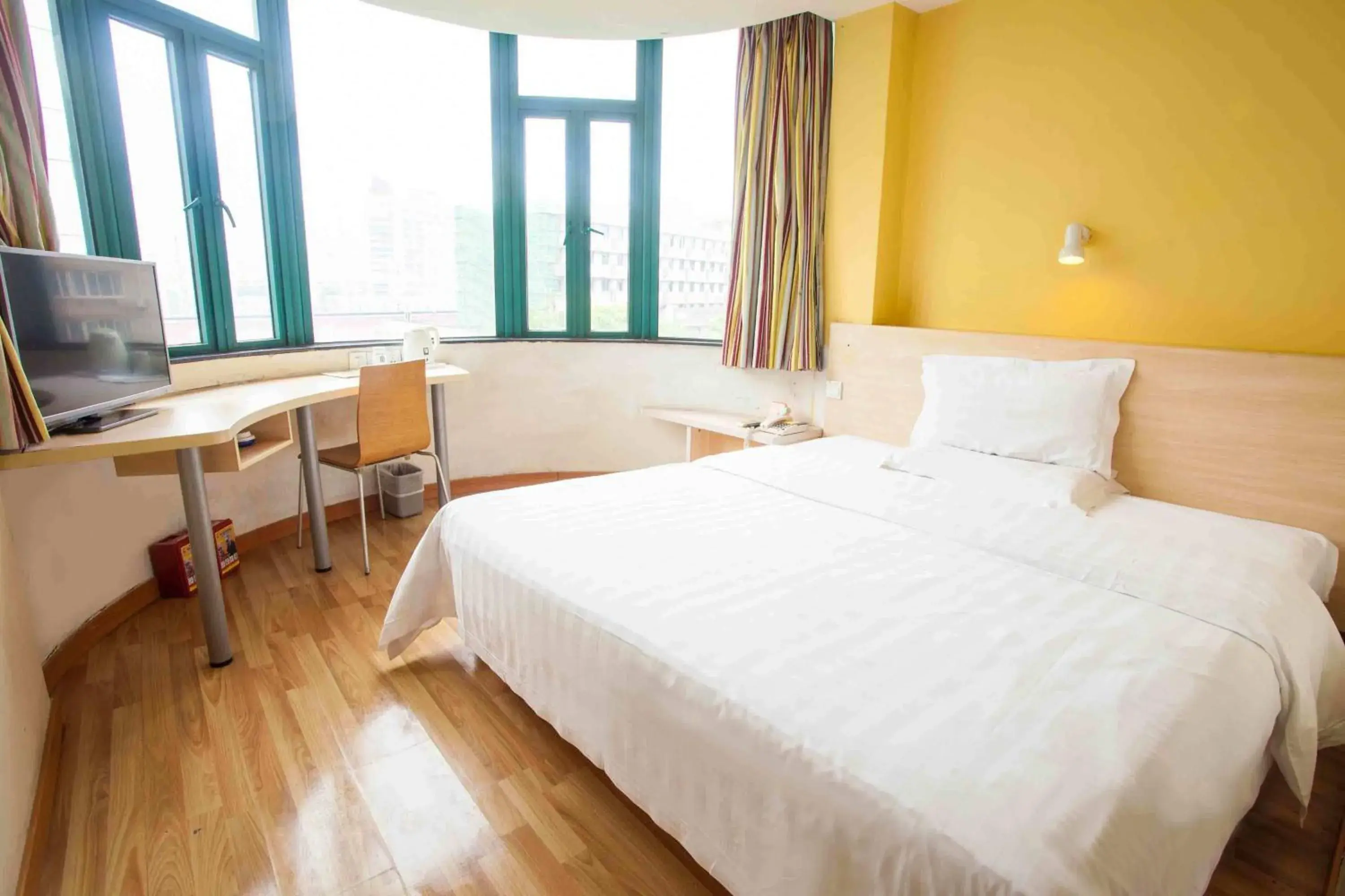 Photo of the whole room, Bed in 7Days Inn Deyang Wenmiao Square Photo of the whole room, Bed in 7Days Inn Deyang Wenmiao Square