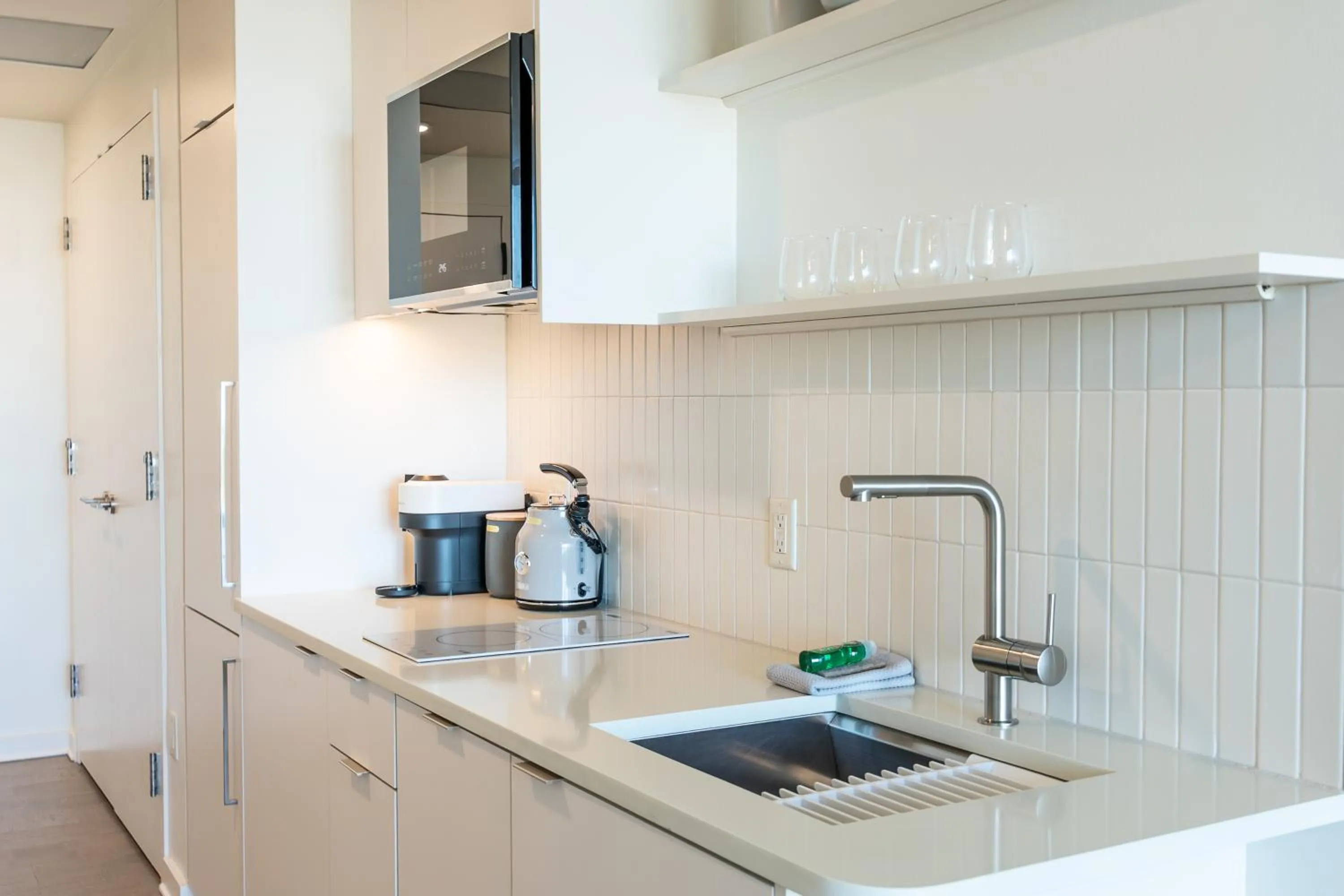 Kitchen or kitchenette in Scout Living, powered by Placemakr - Midtown
