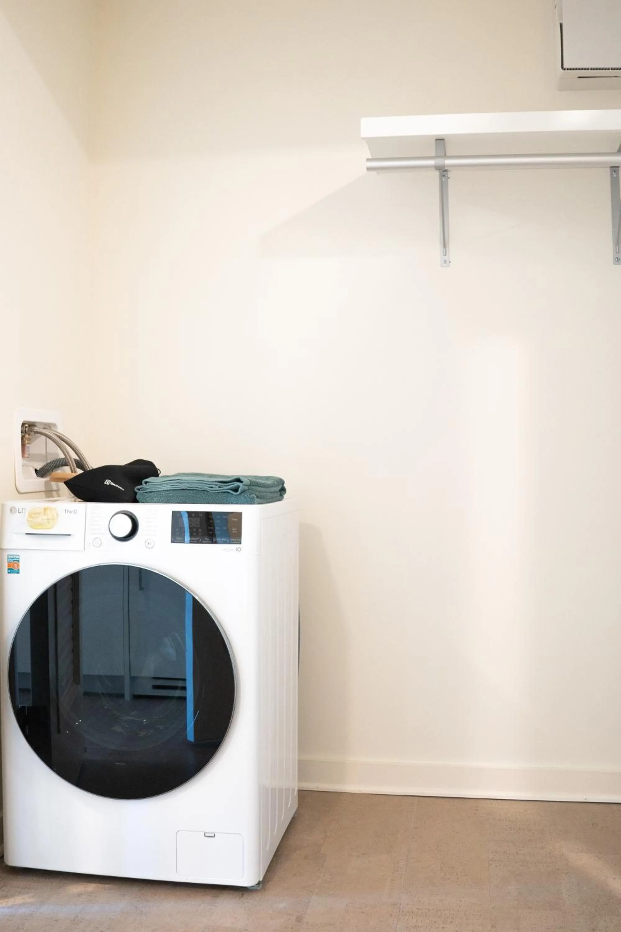 washing machine in Scout Living, powered by Placemakr - Midtown