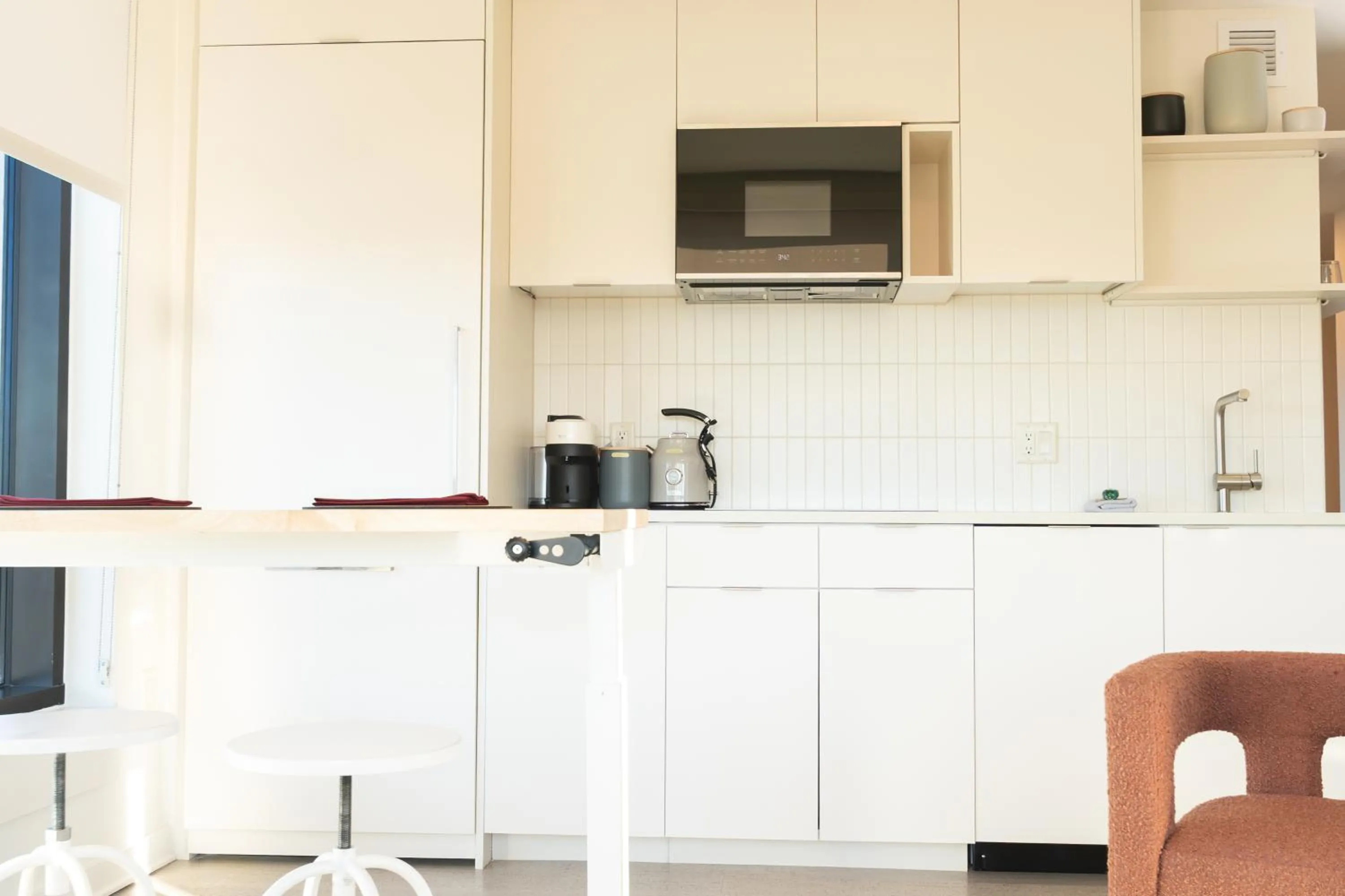 Kitchen or kitchenette in Scout Living, powered by Placemakr - Midtown