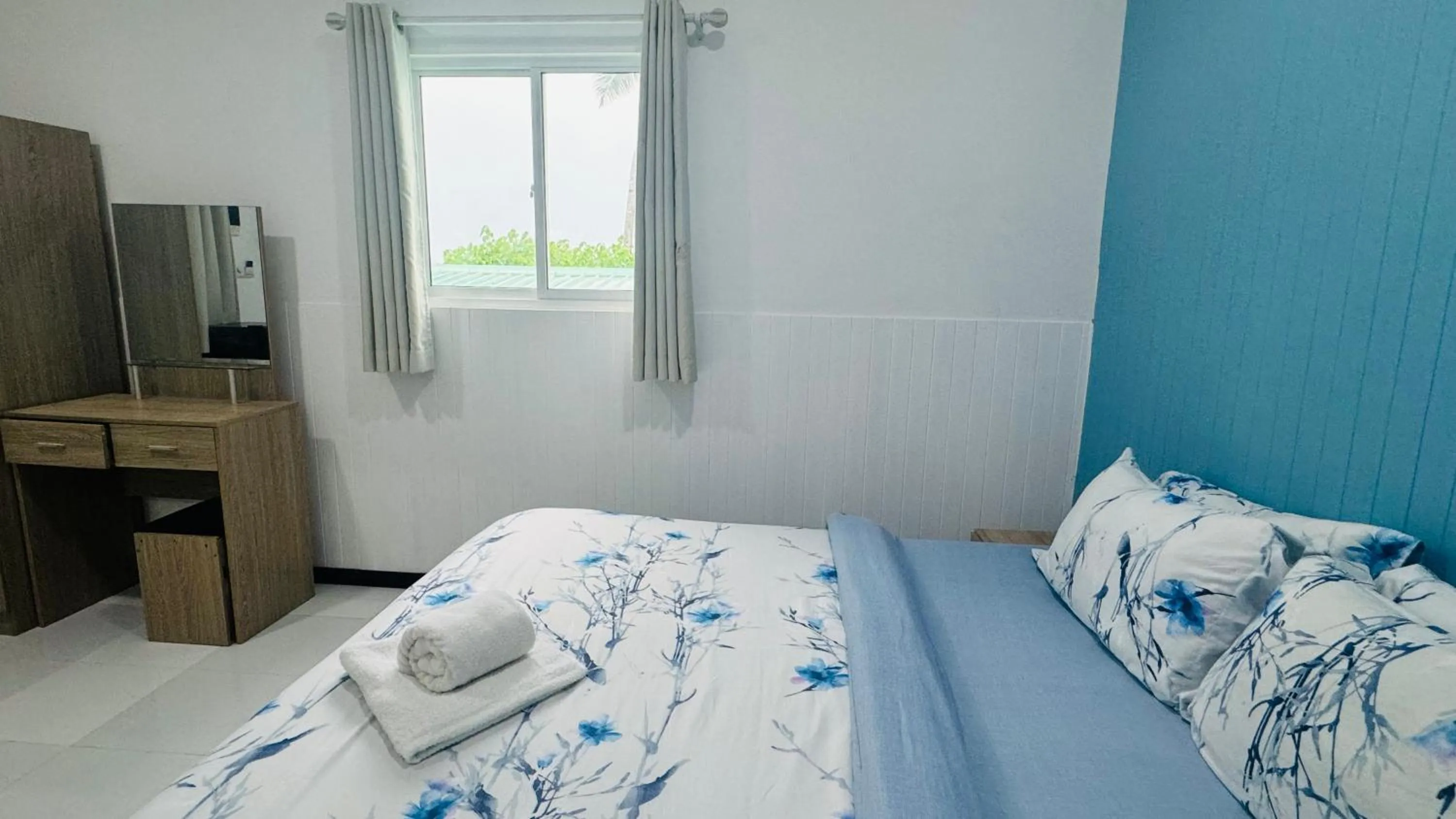 Bed in Wave Crest Retreat