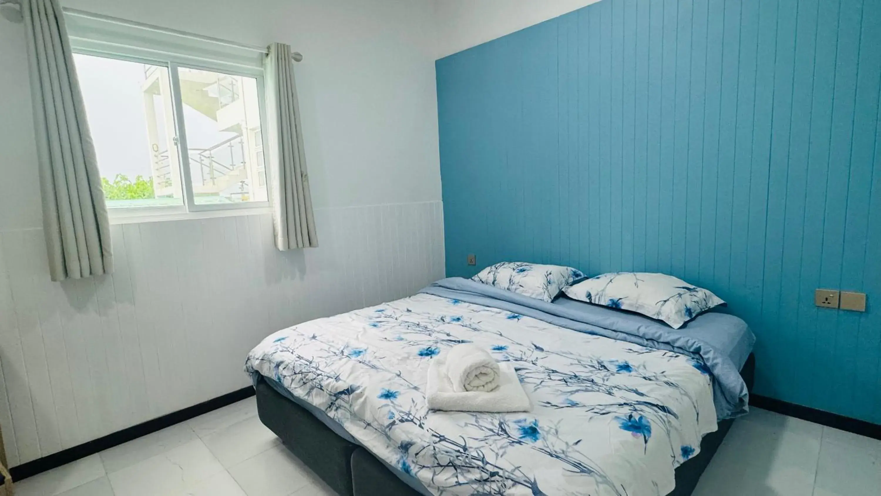 Bed in Wave Crest Retreat Bed in Wave Crest Retreat