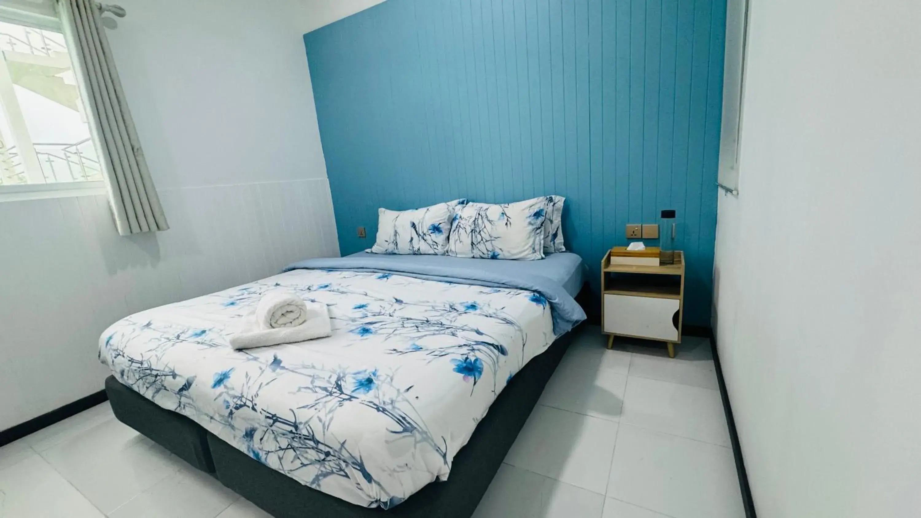 Bed in Wave Crest Retreat Bed in Wave Crest Retreat