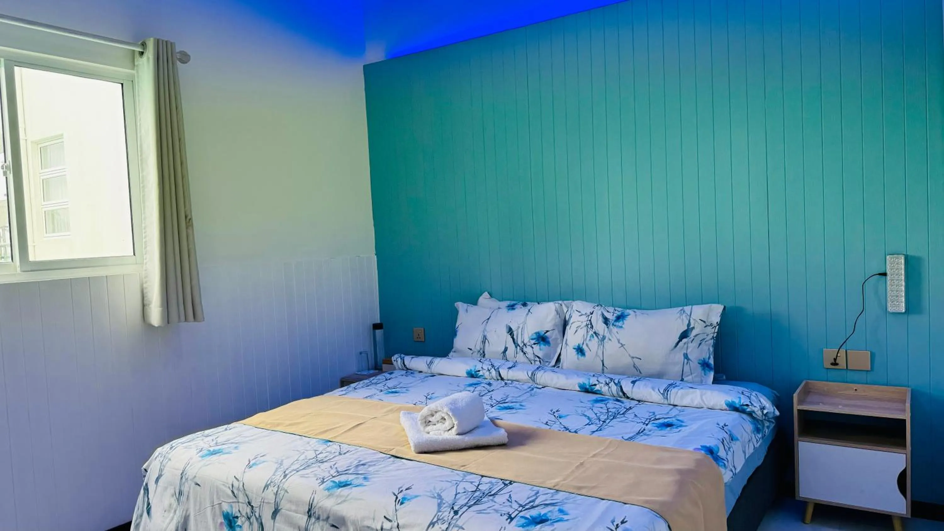 Bed in Wave Crest Retreat