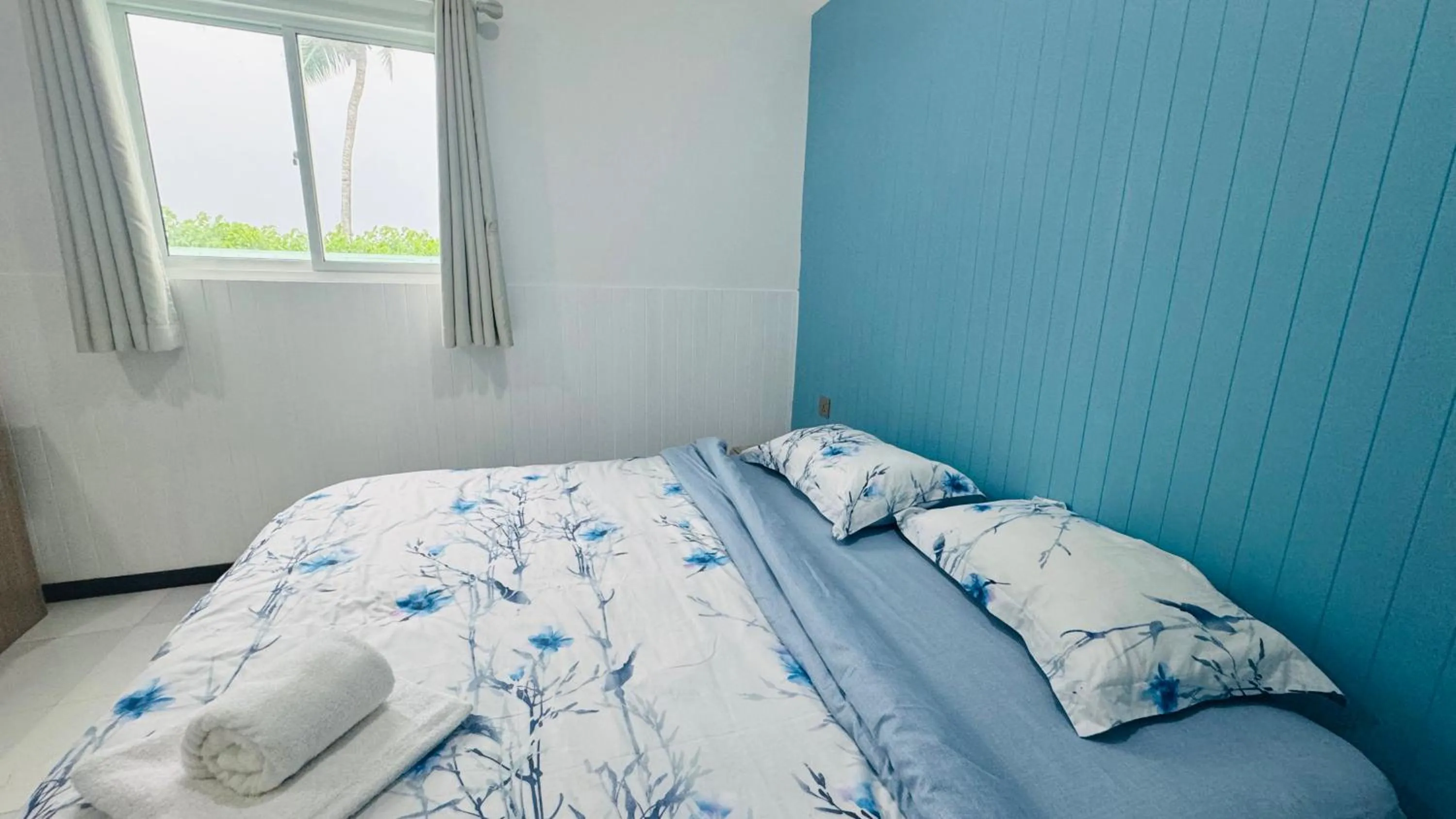 Bed in Wave Crest Retreat