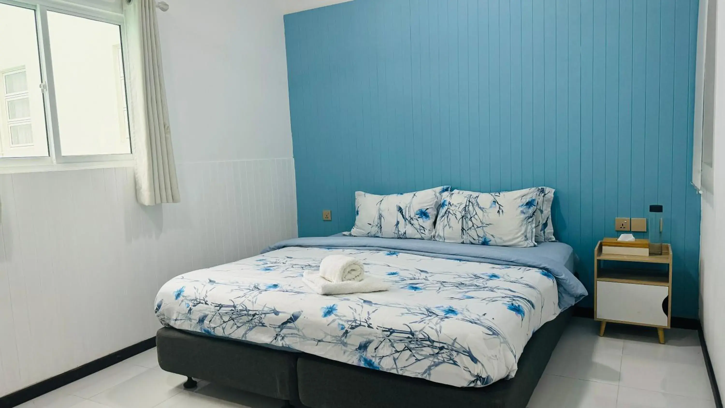 Bed in Wave Crest Retreat Bed in Wave Crest Retreat