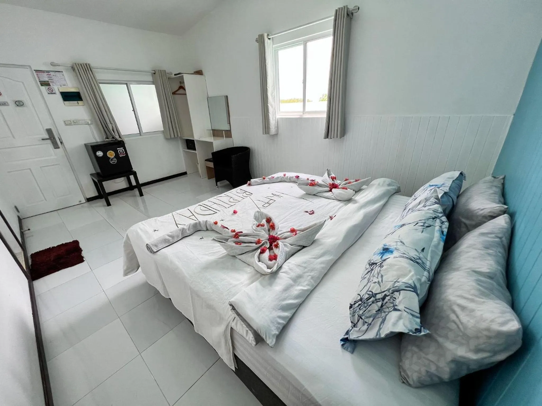 Bed in Wave Crest Retreat