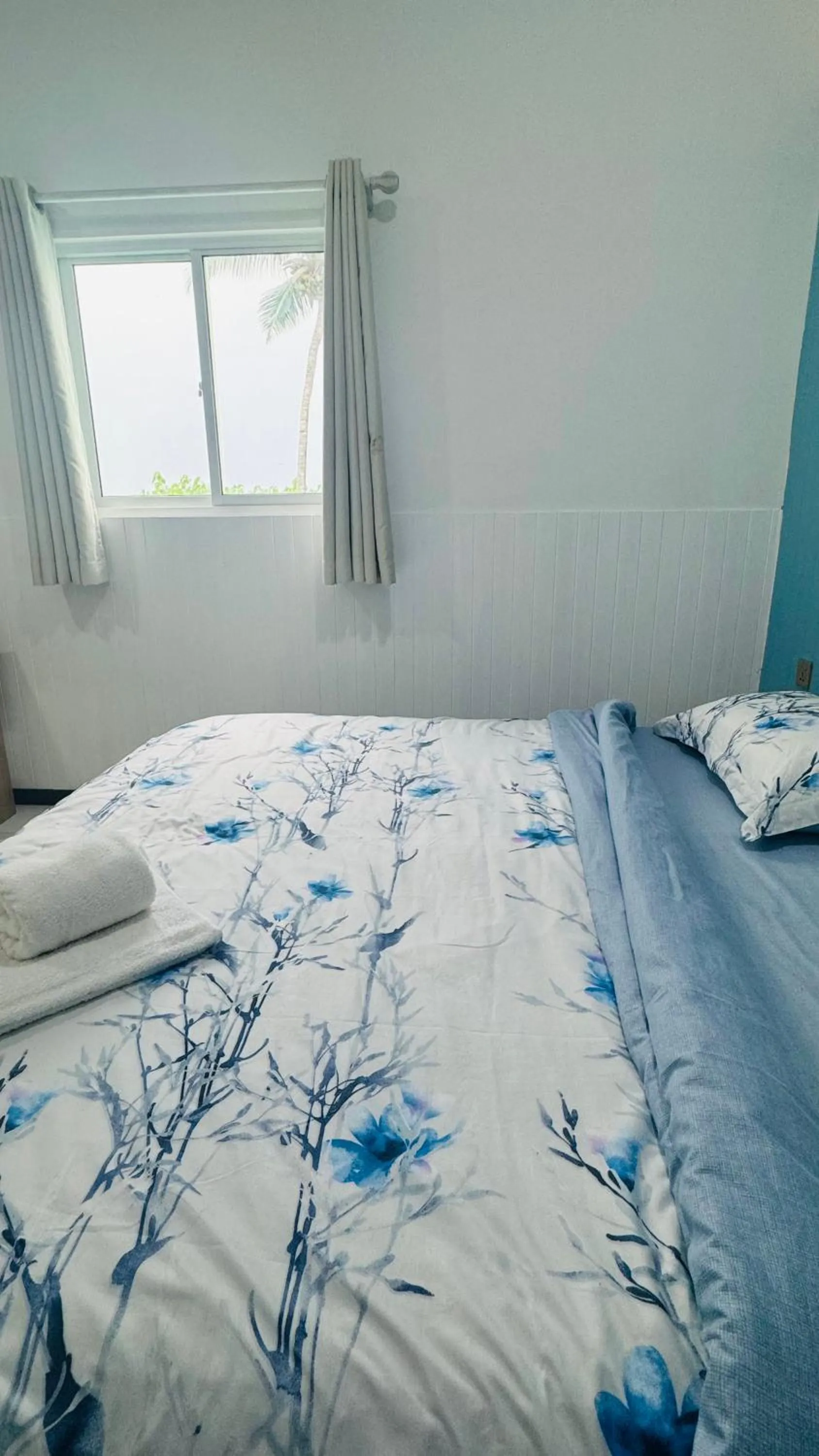 Bed in Wave Crest Retreat