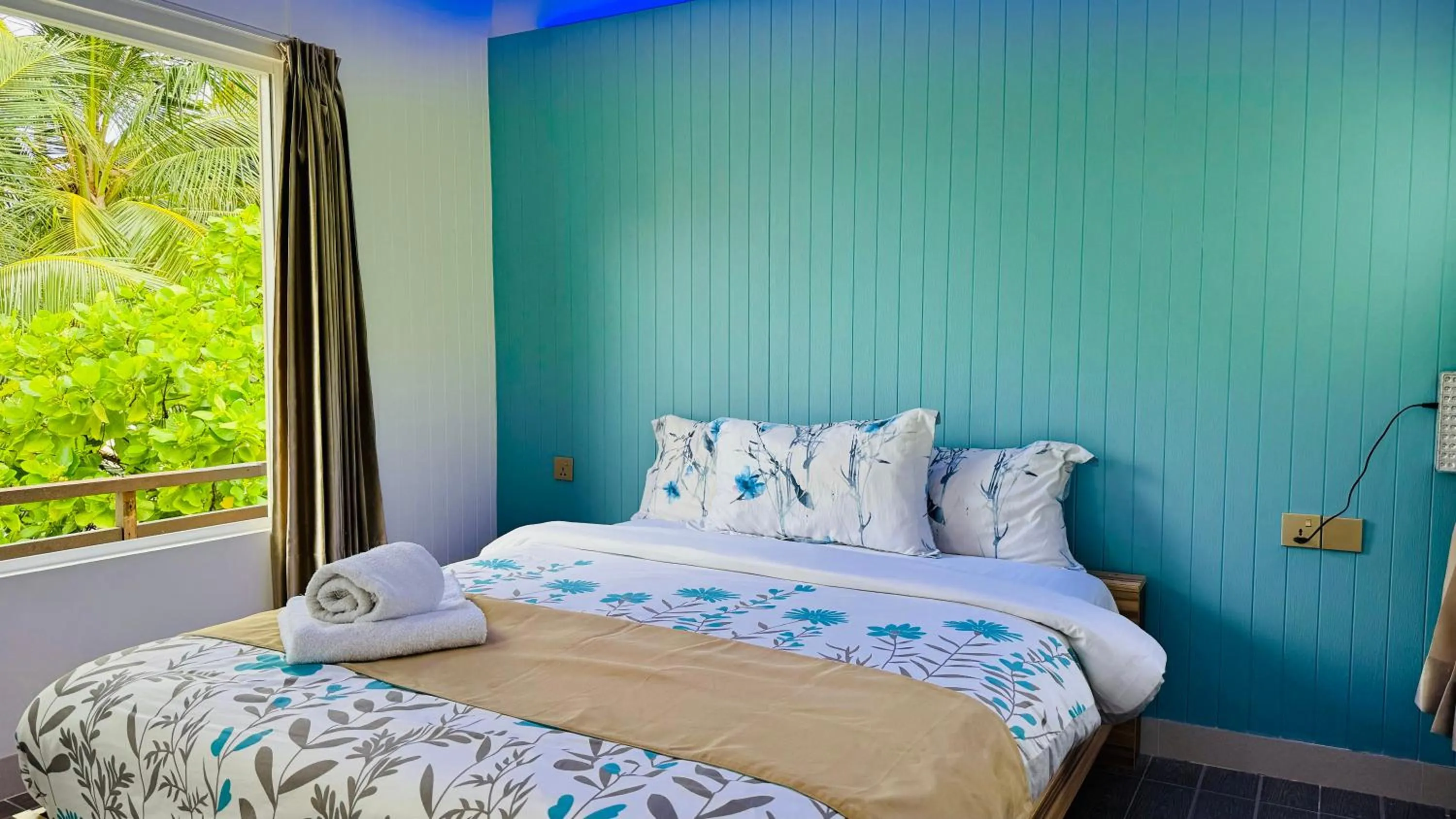 Bed in Wave Crest Retreat