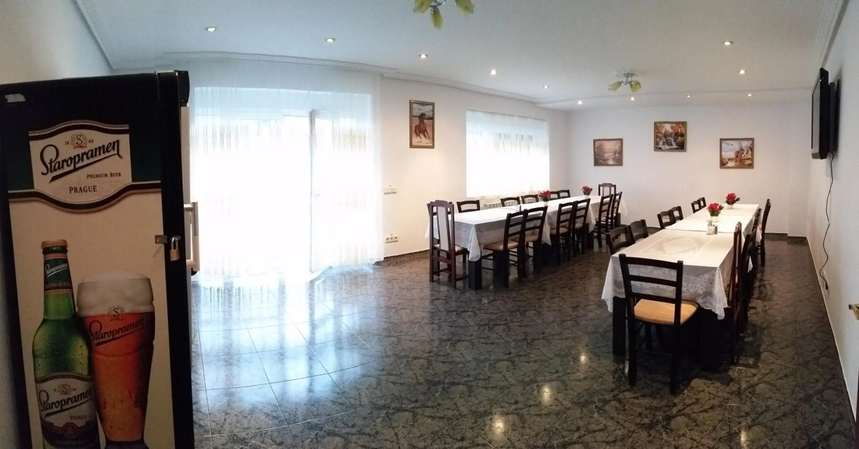 Restaurant/places to eat in Pensiunea Stan