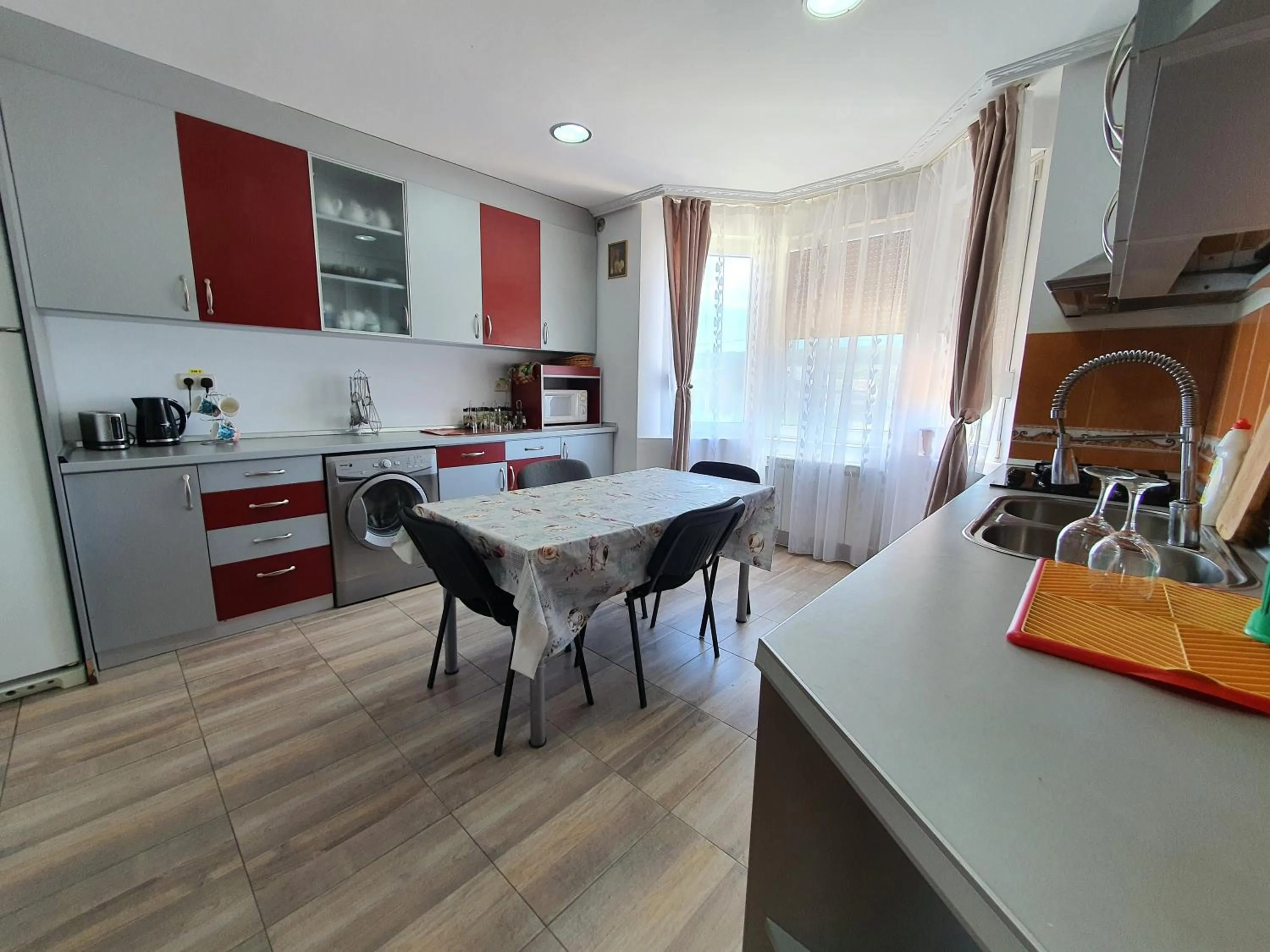 Kitchen or kitchenette in Pensiunea Stan
