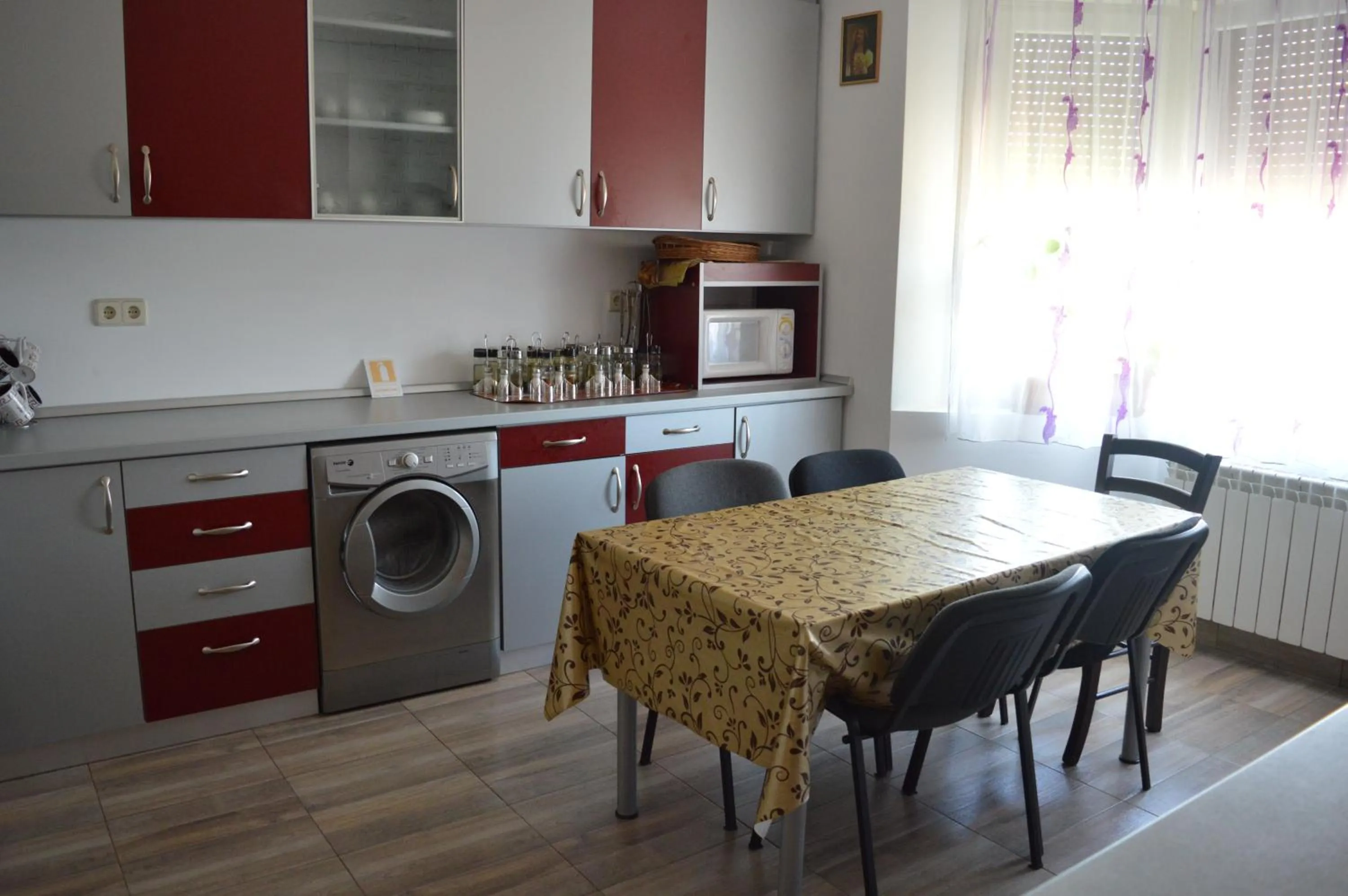 Kitchen or kitchenette in Pensiunea Stan