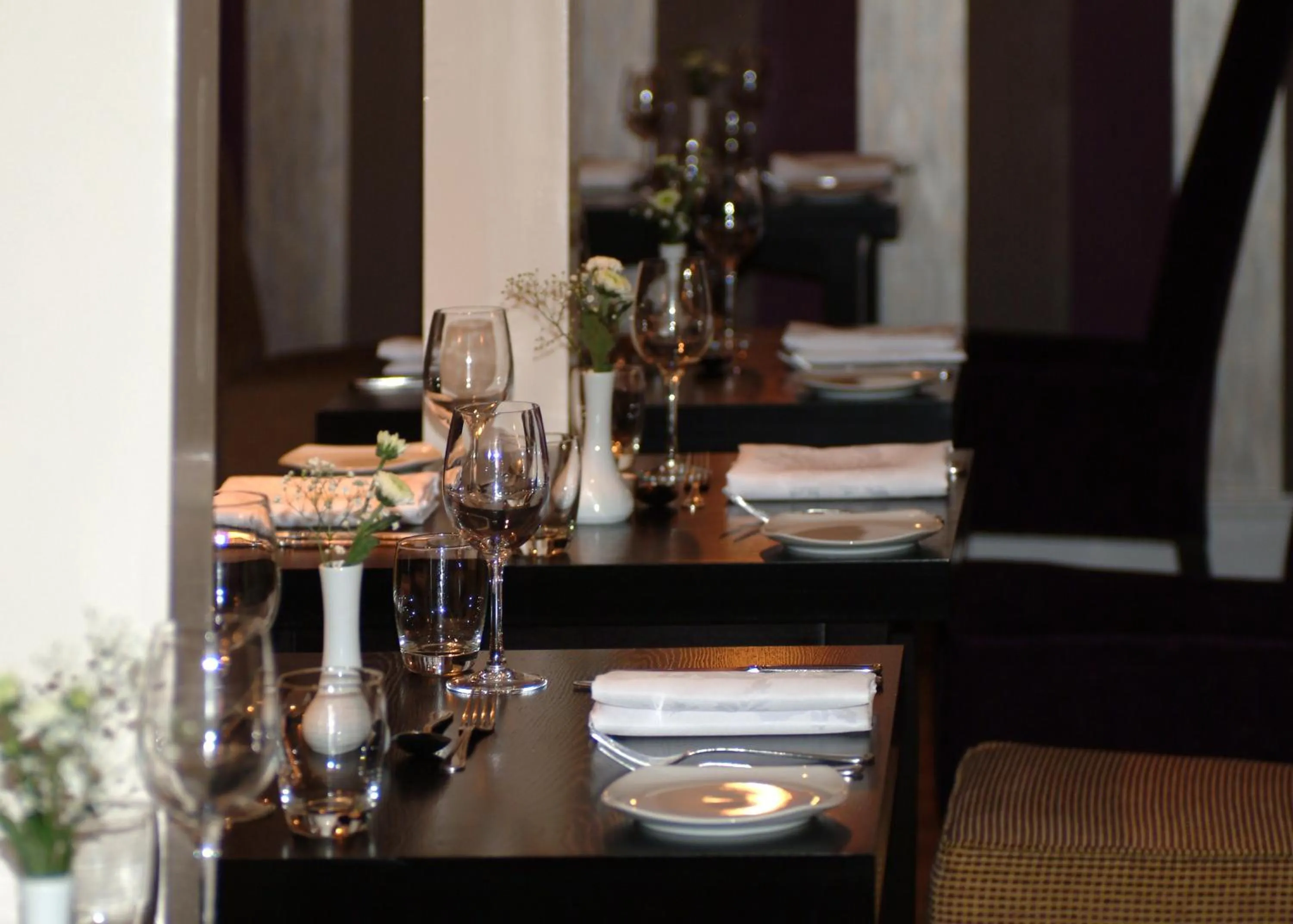 Restaurant/places to eat in Gwesty'r Emlyn Hotel