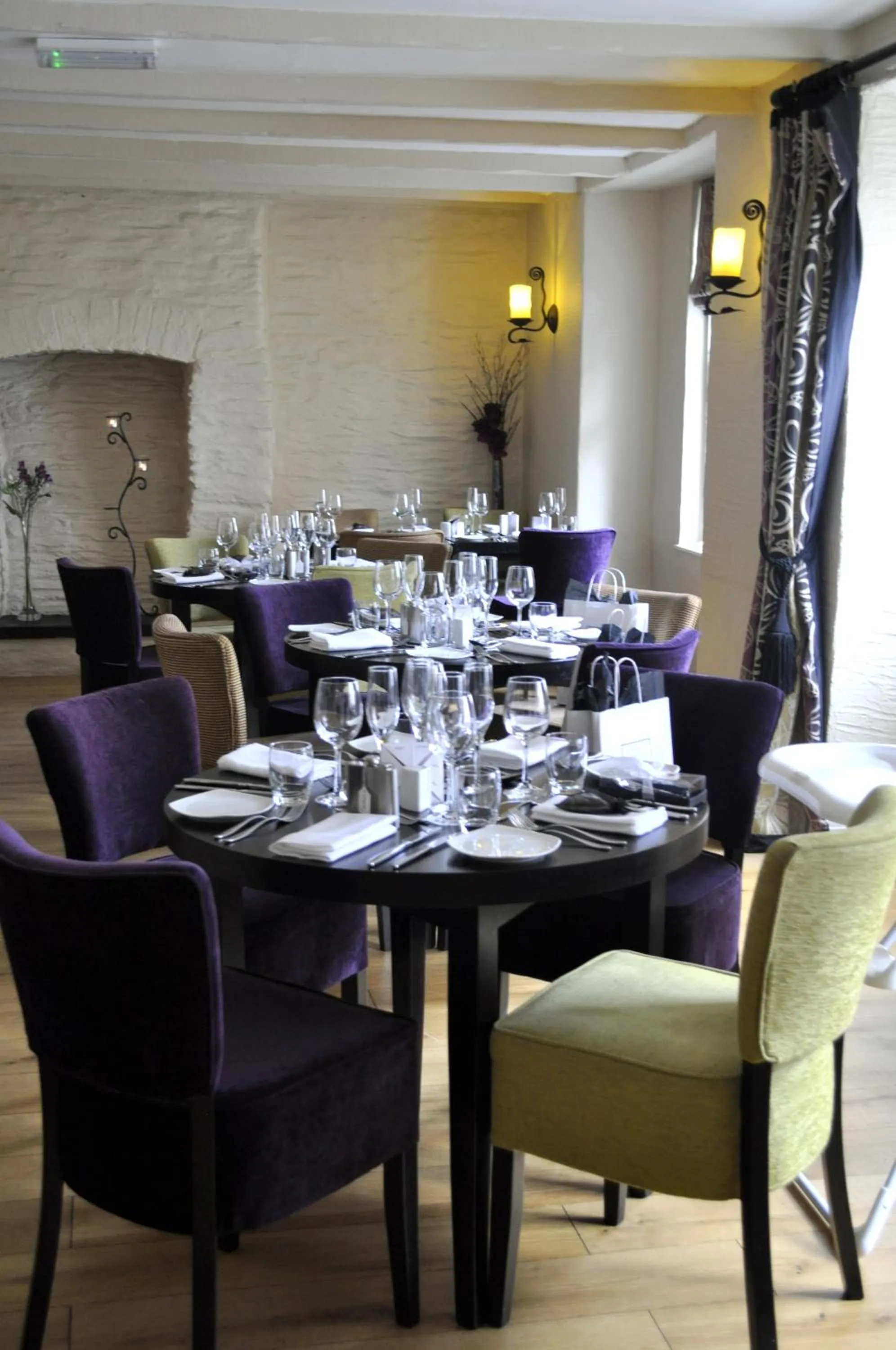 Restaurant/places to eat in Gwesty'r Emlyn Hotel