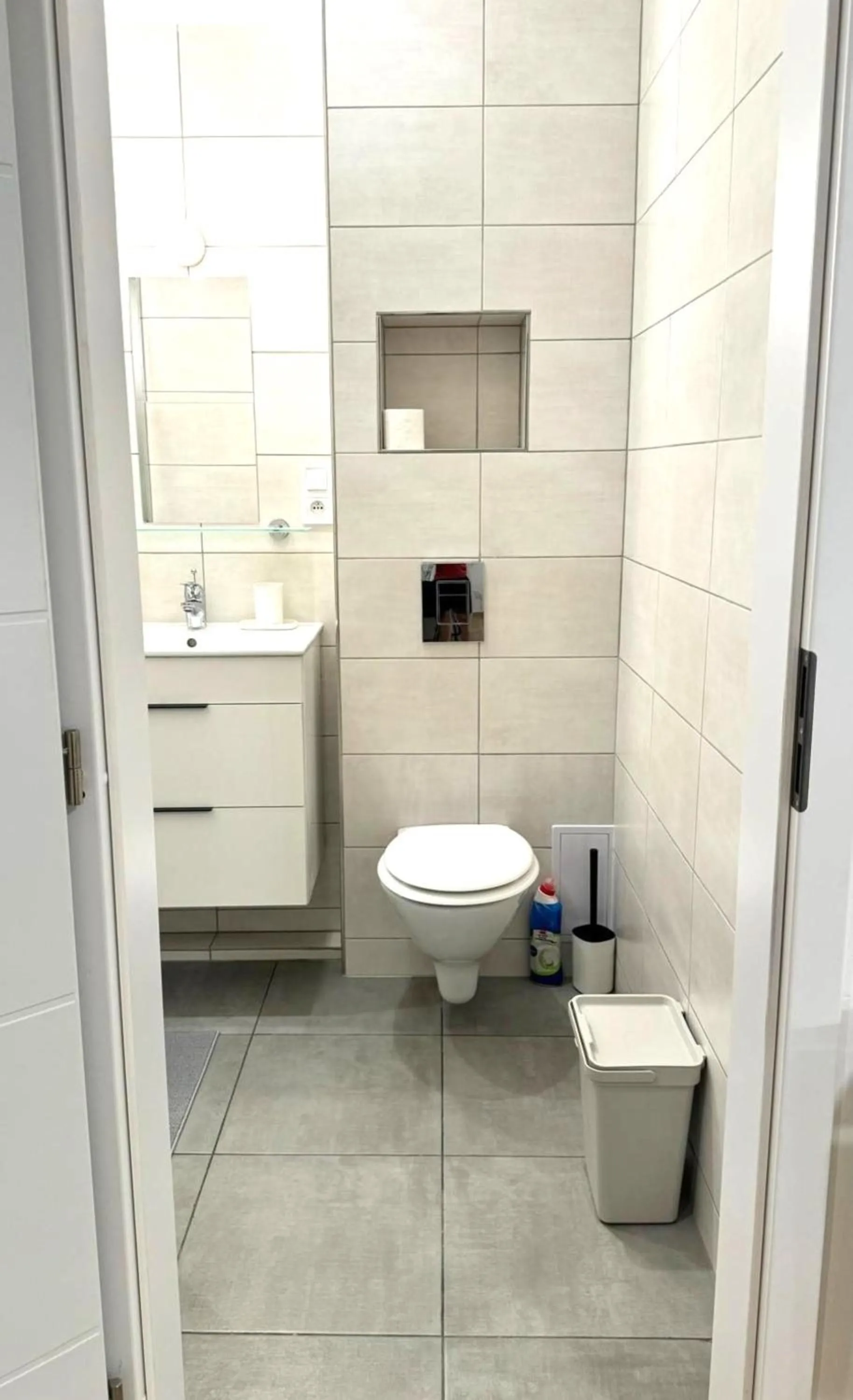 Toilet in Hillside Studios