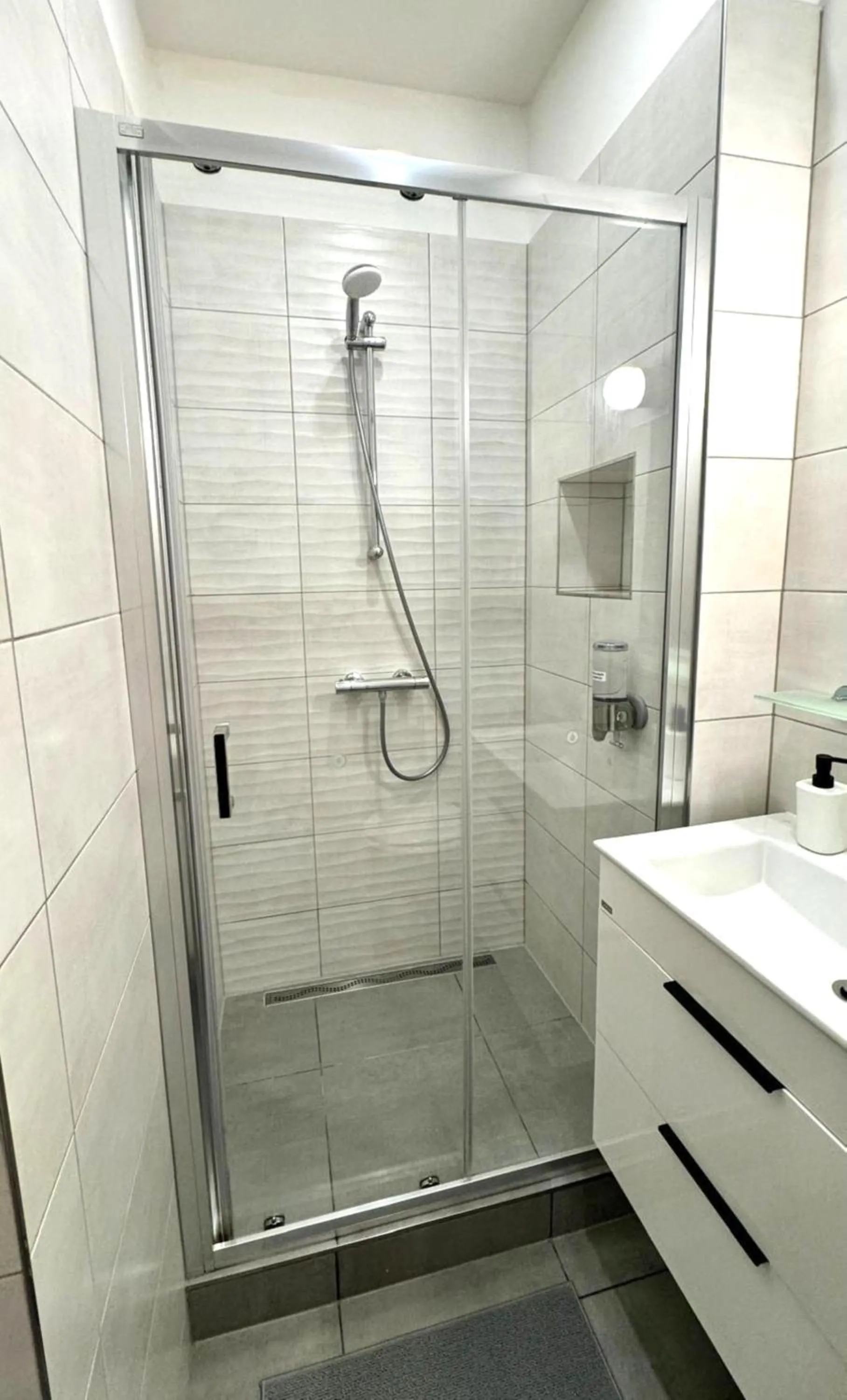 Shower in Hillside Studios