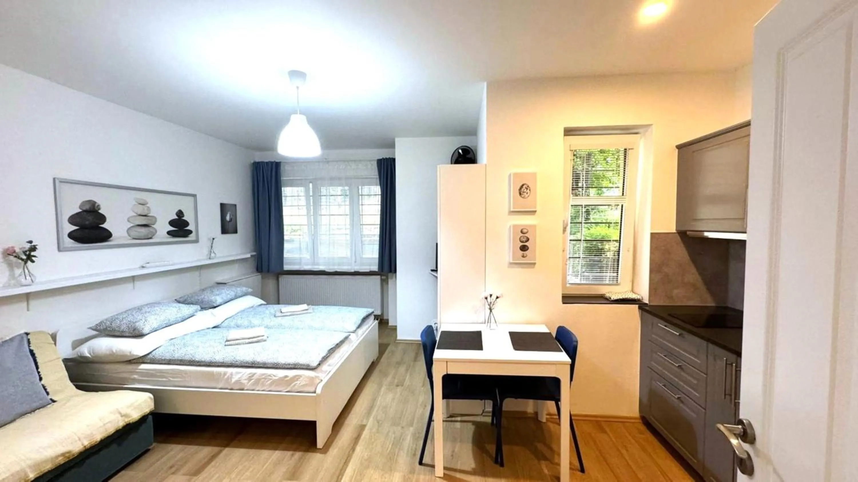 Bed in Hillside Studios