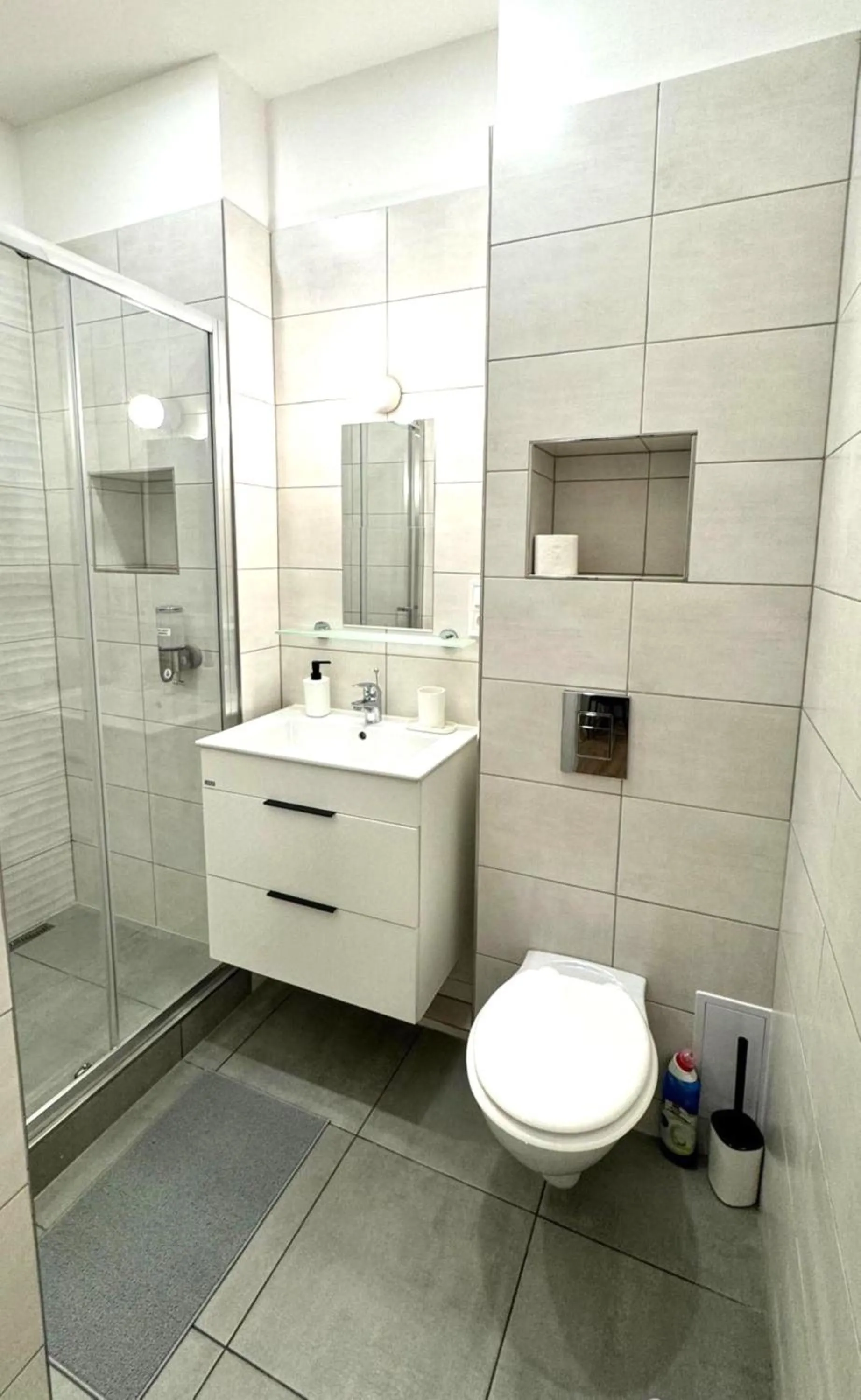 Toilet in Hillside Studios