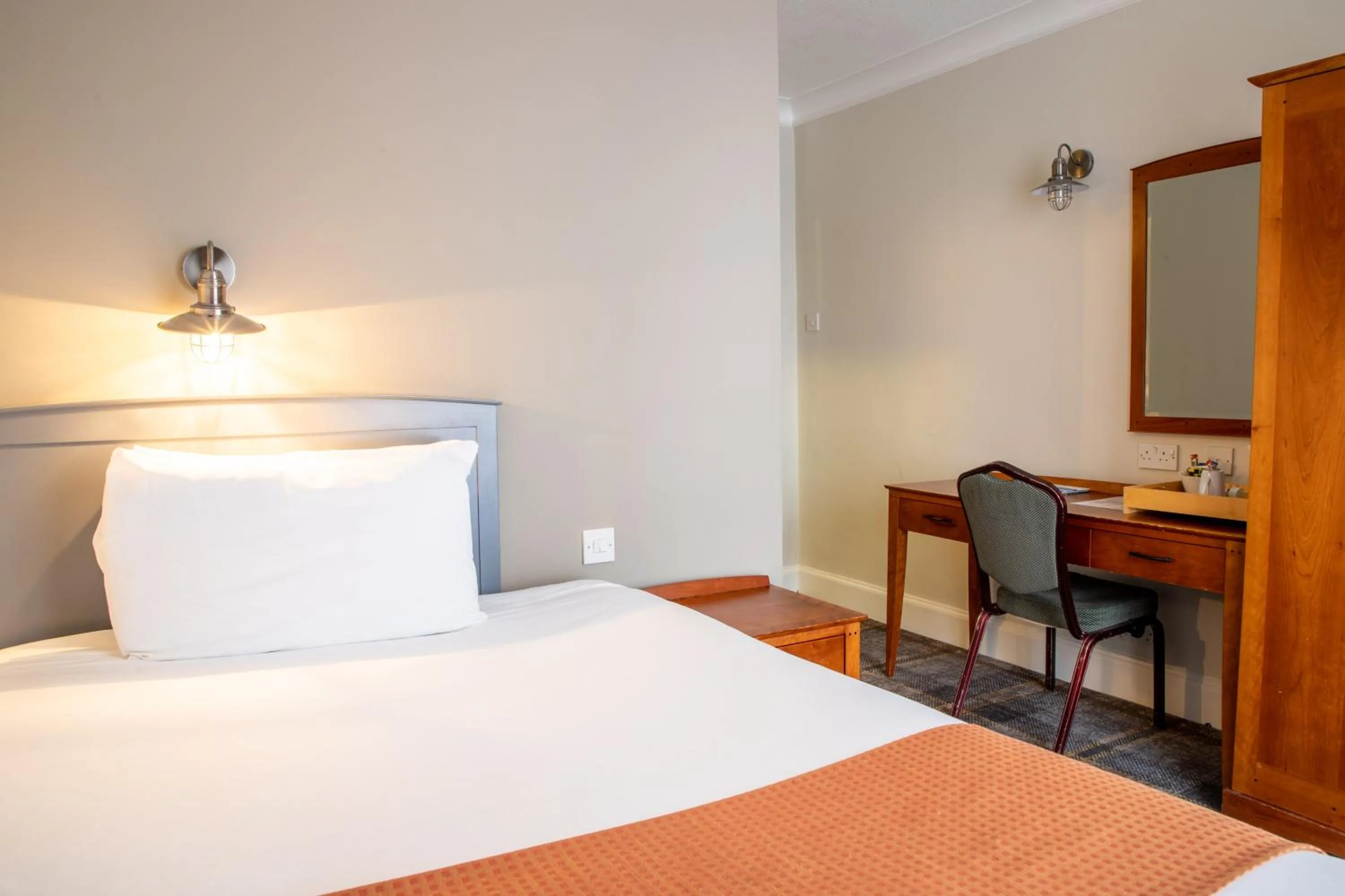 Bedroom, Bed in Arnos Manor Hotel