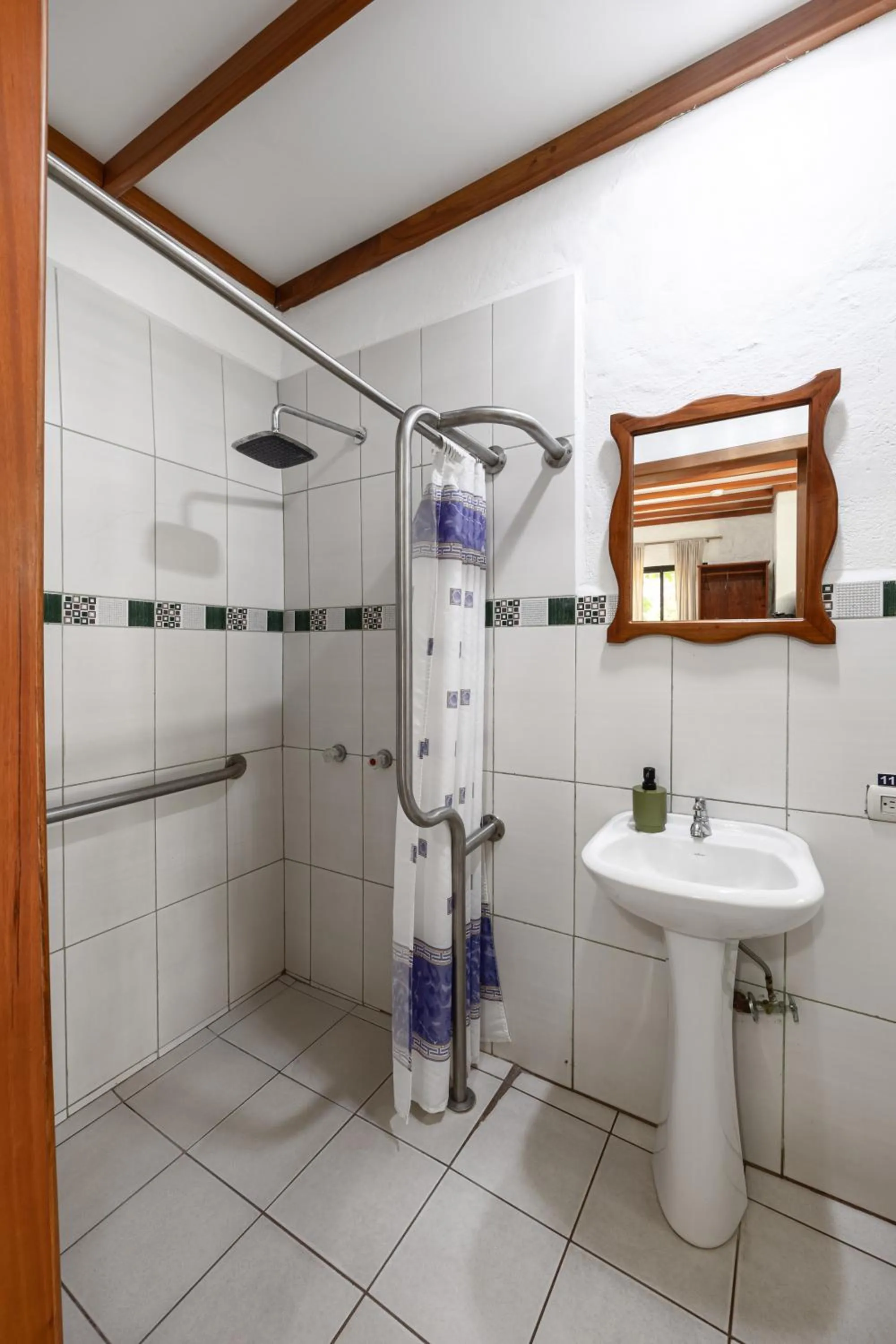 Shower in La Peregrina Galapagos B&B