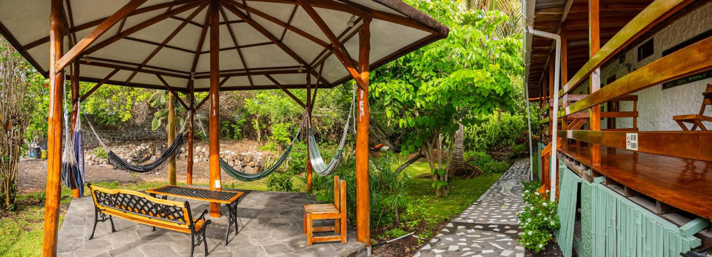 Garden in La Peregrina Galapagos B&B