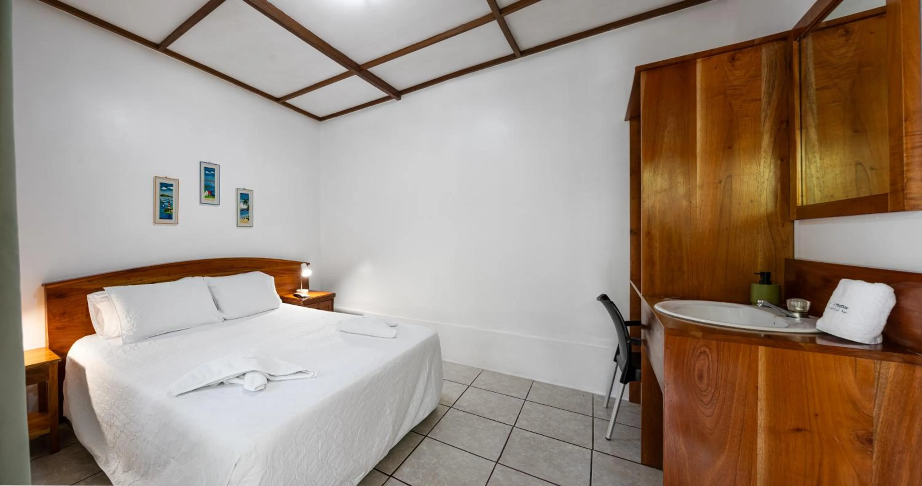 Bed in La Peregrina Galapagos B&B