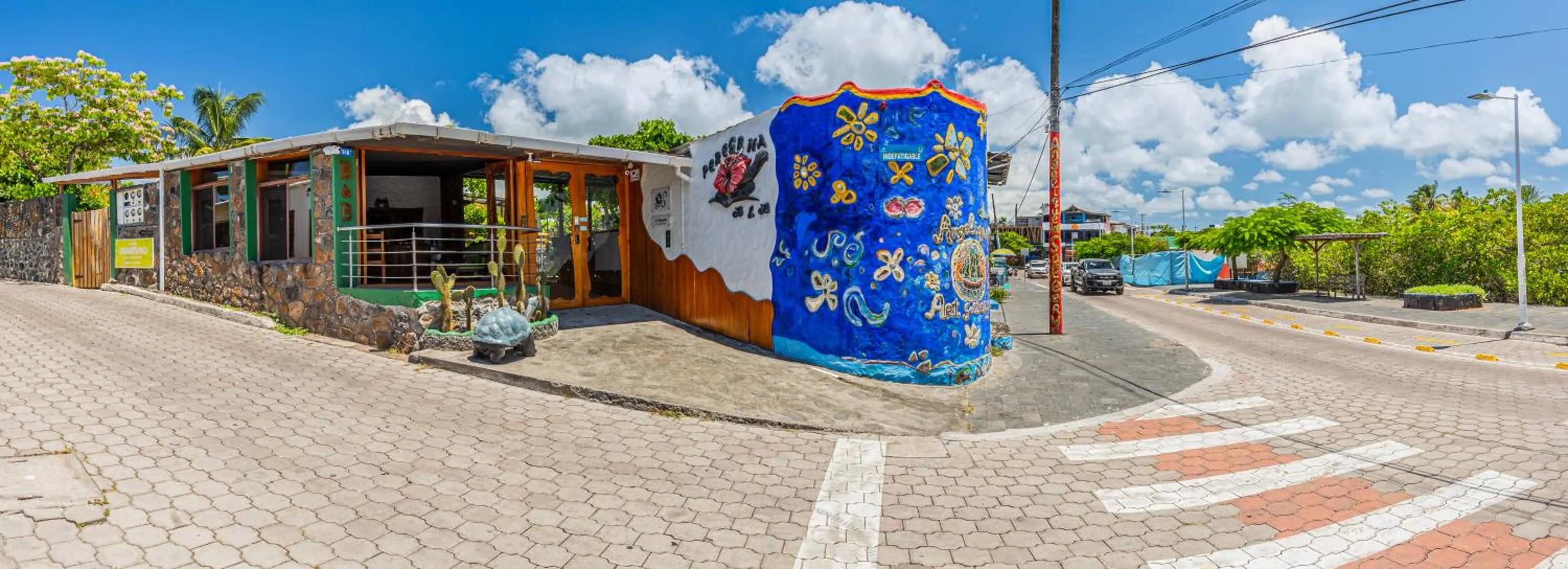 Property building in La Peregrina Galapagos B&B