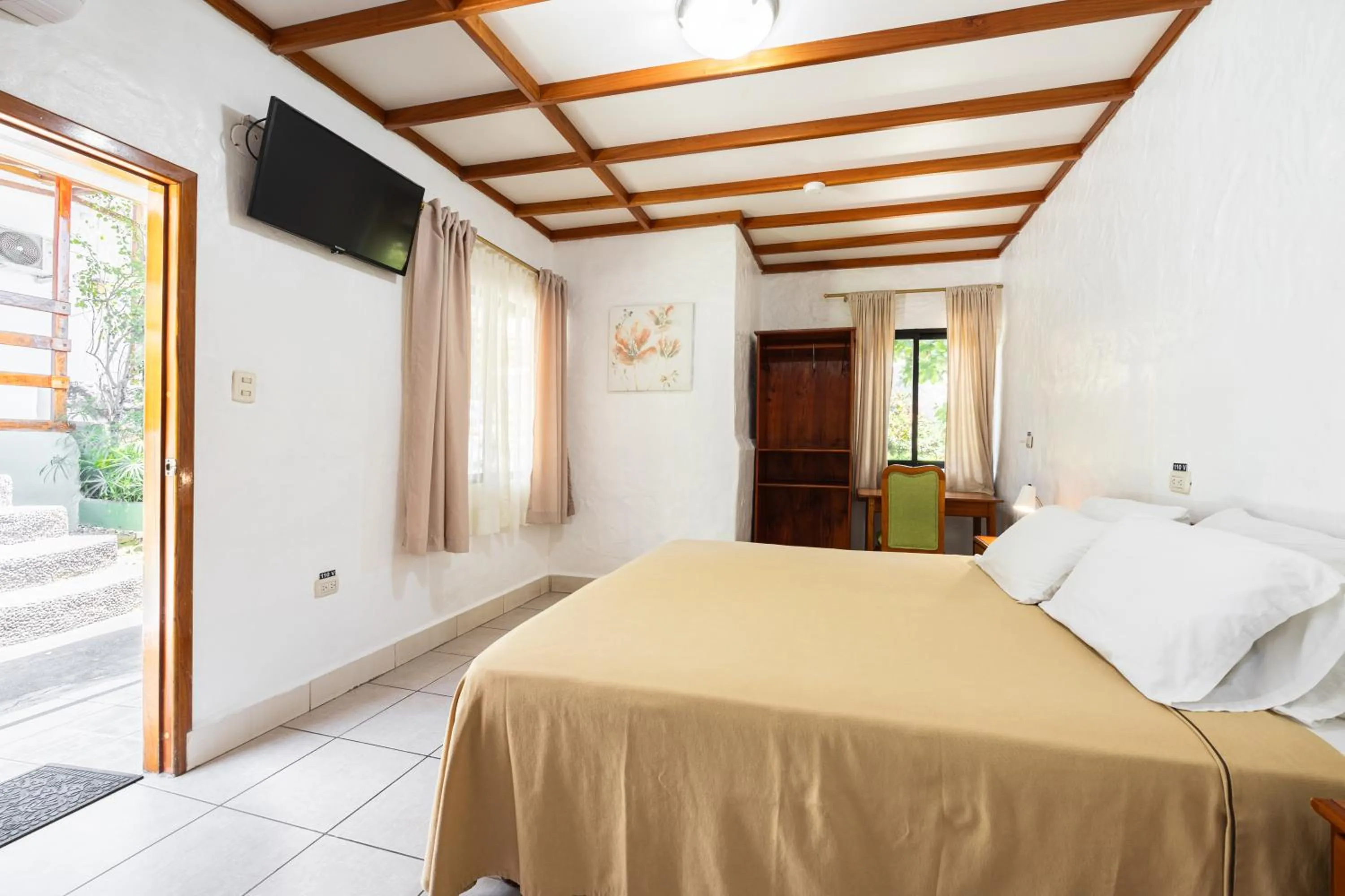 Bed in La Peregrina Galapagos B&B