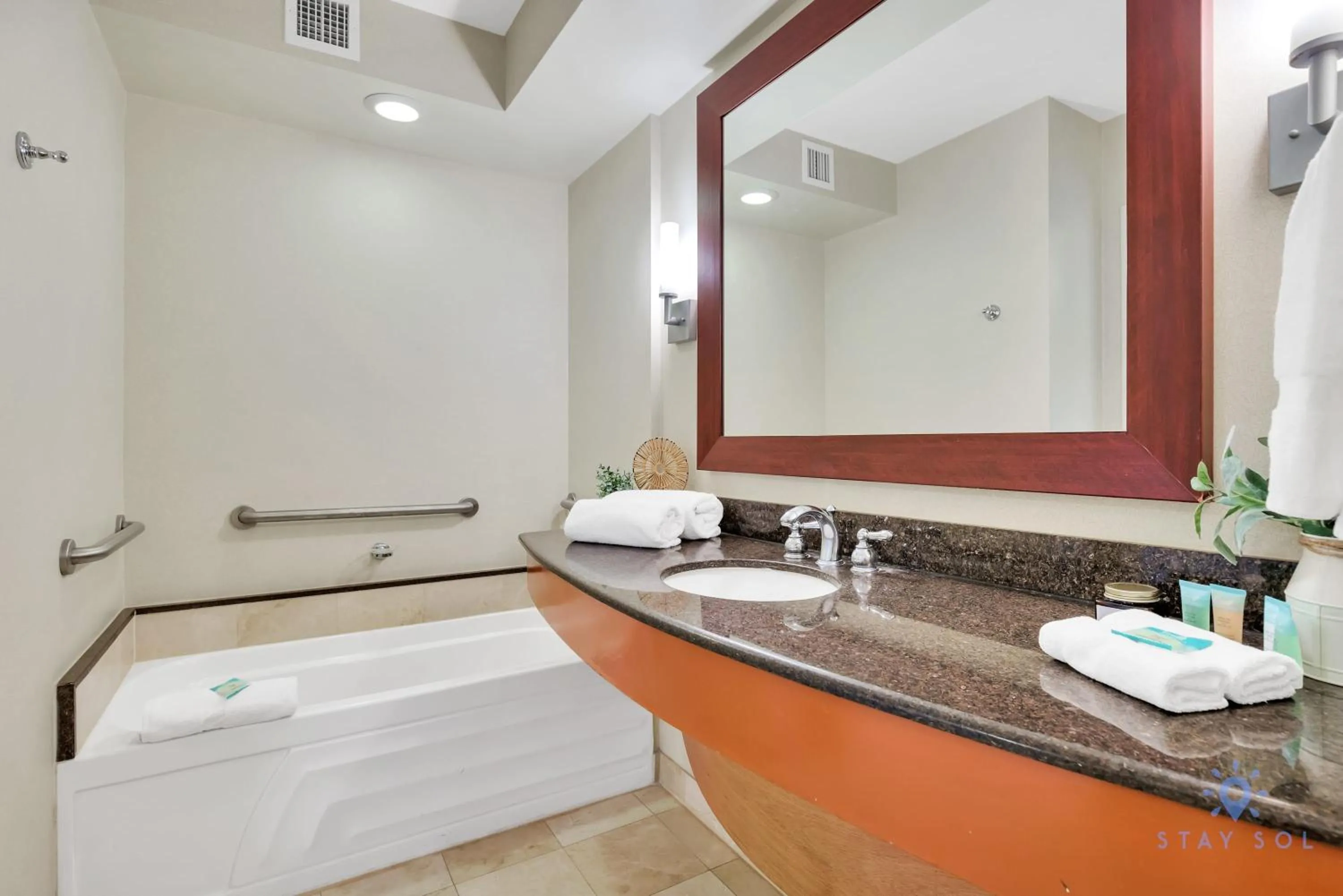 Bathroom in Deluxe Studio Balcony Bay View Amazing Pool