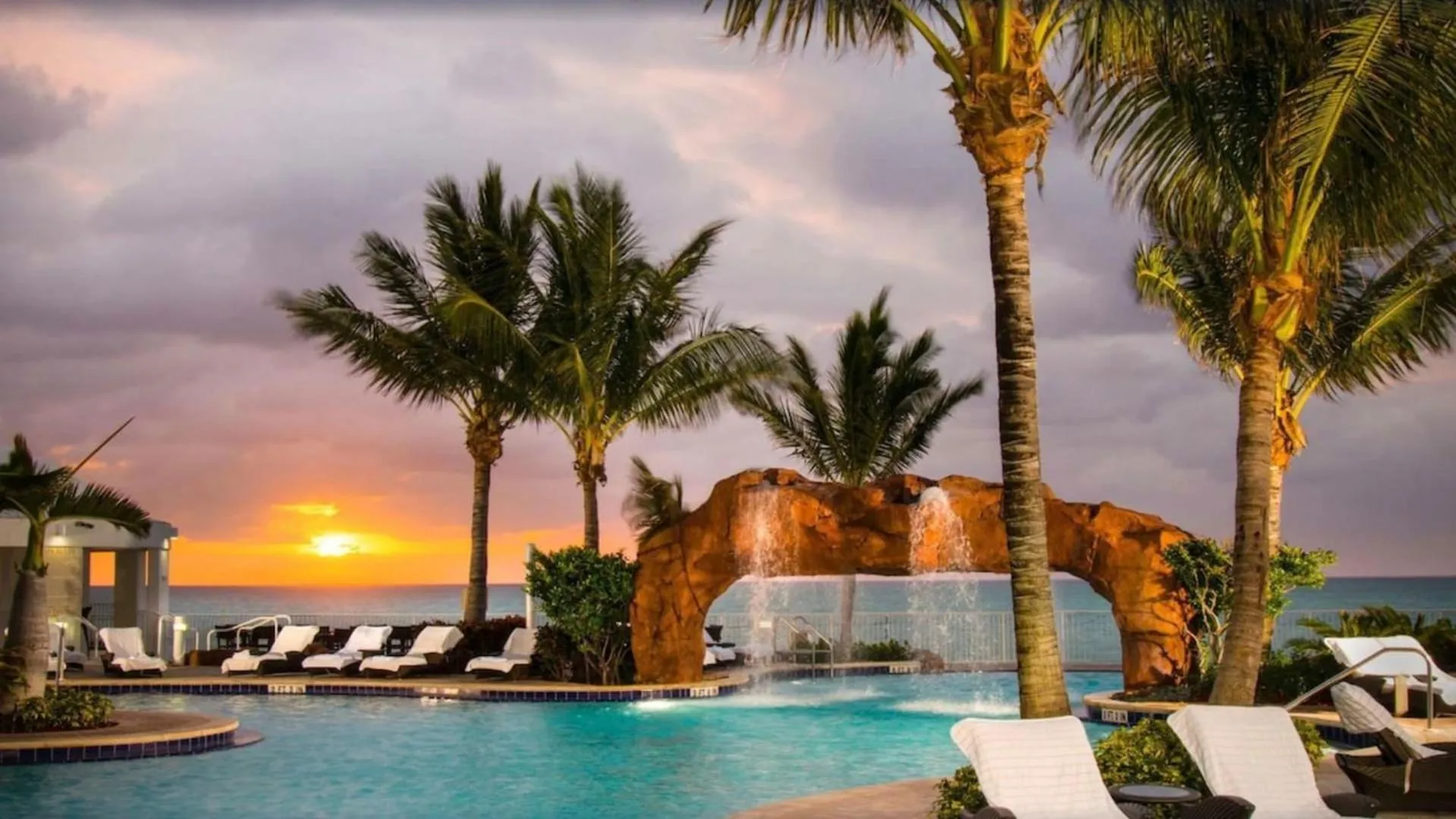 Deluxe Studio Balcony Bay View Amazing Pool