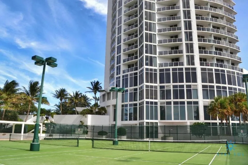 Property building in Deluxe Studio Balcony Bay View Amazing Pool