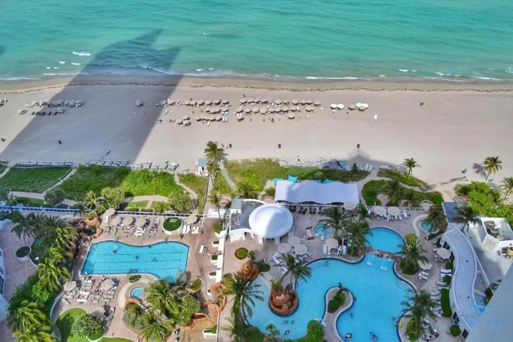 Beach in Deluxe Studio Balcony Bay View Amazing Pool