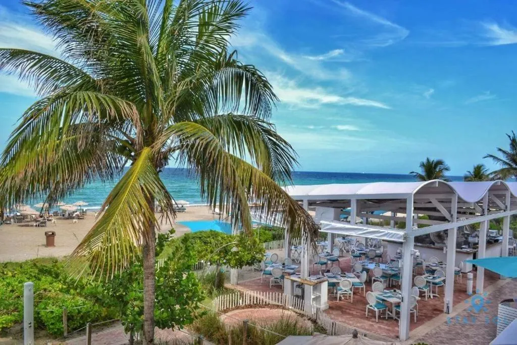 Beach in Deluxe Studio Balcony Bay View Amazing Pool