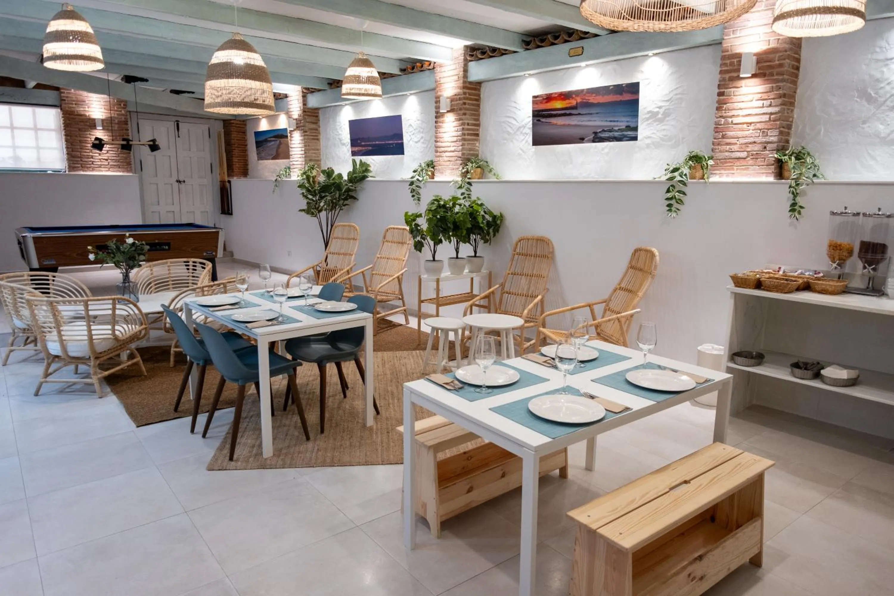 Communal lounge/ TV room in Hotel La Torre