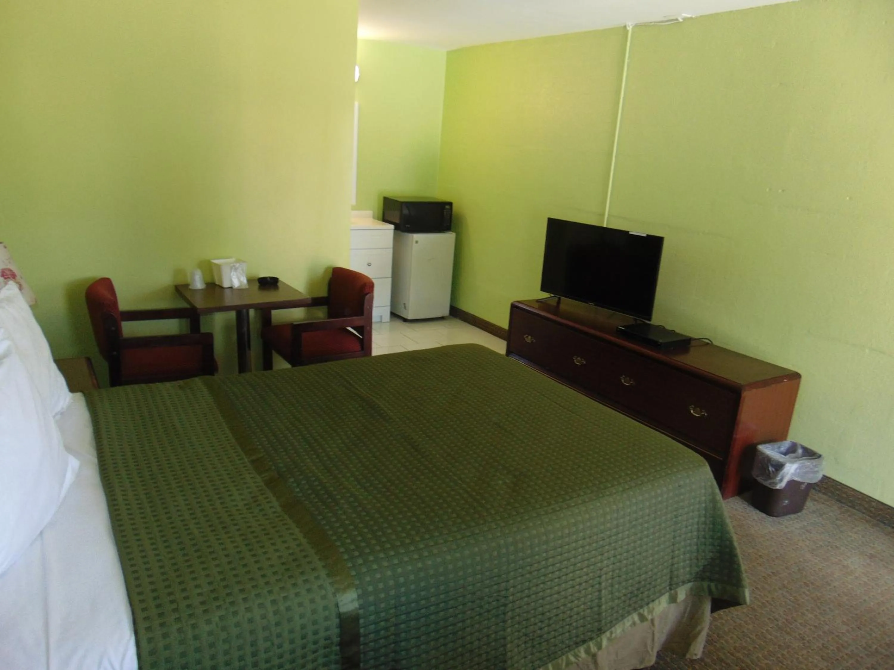 Bed in Westbrook Motel