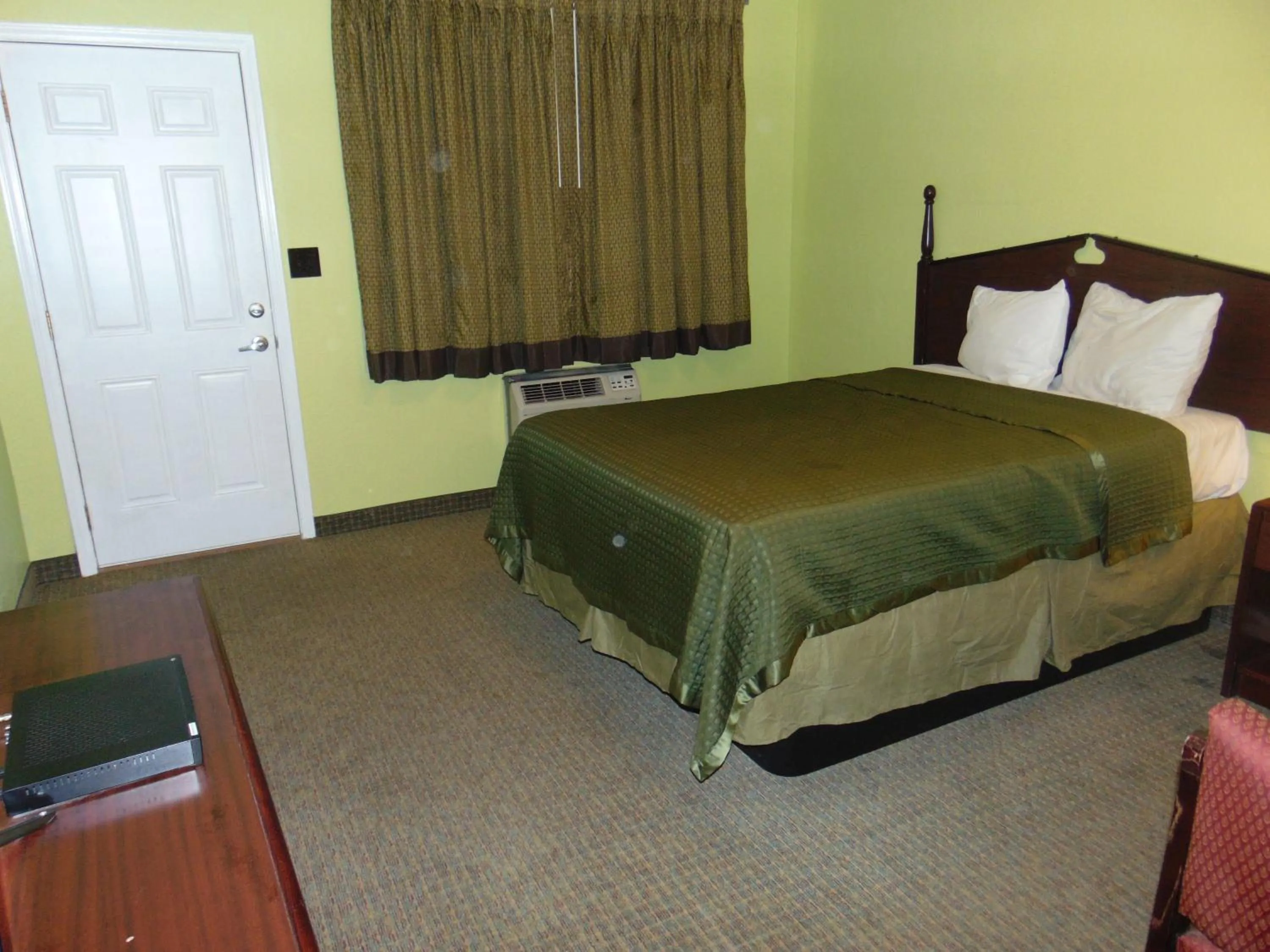 Bed in Westbrook Motel