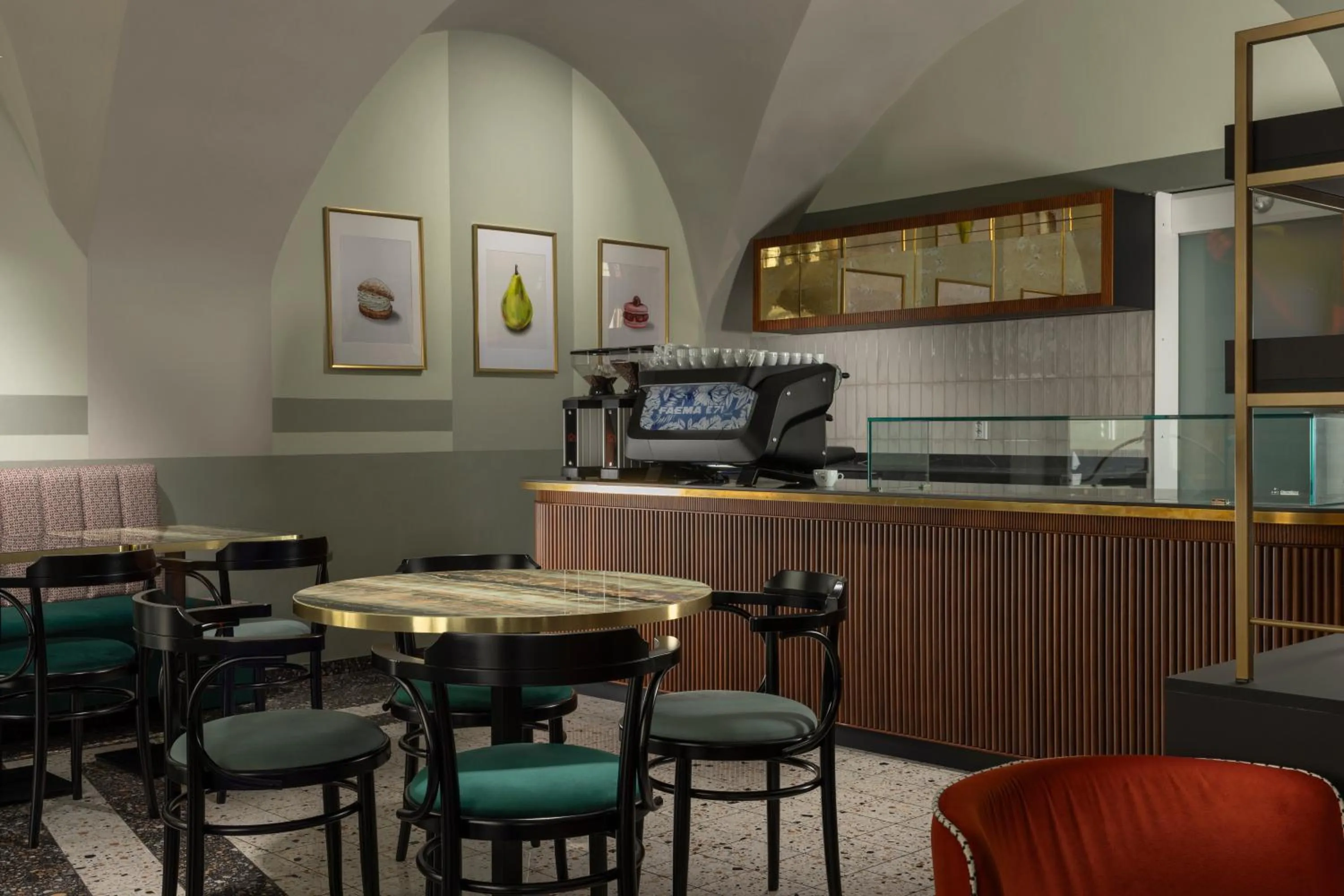 Restaurant/places to eat in Hotel Savorsky