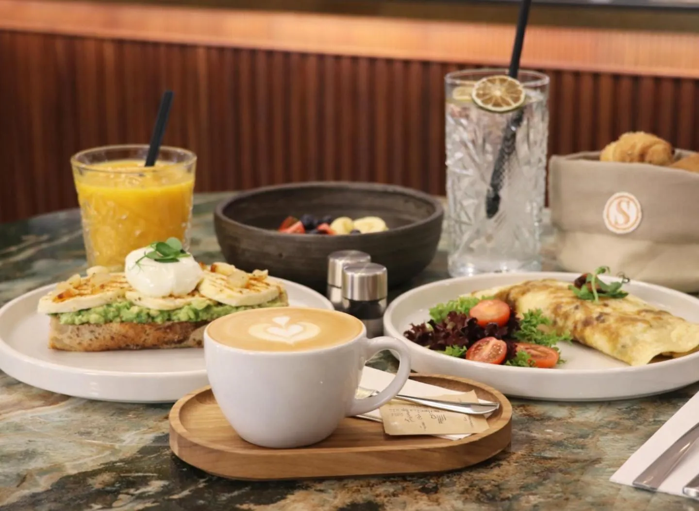 Restaurant/places to eat in Hotel Savorsky