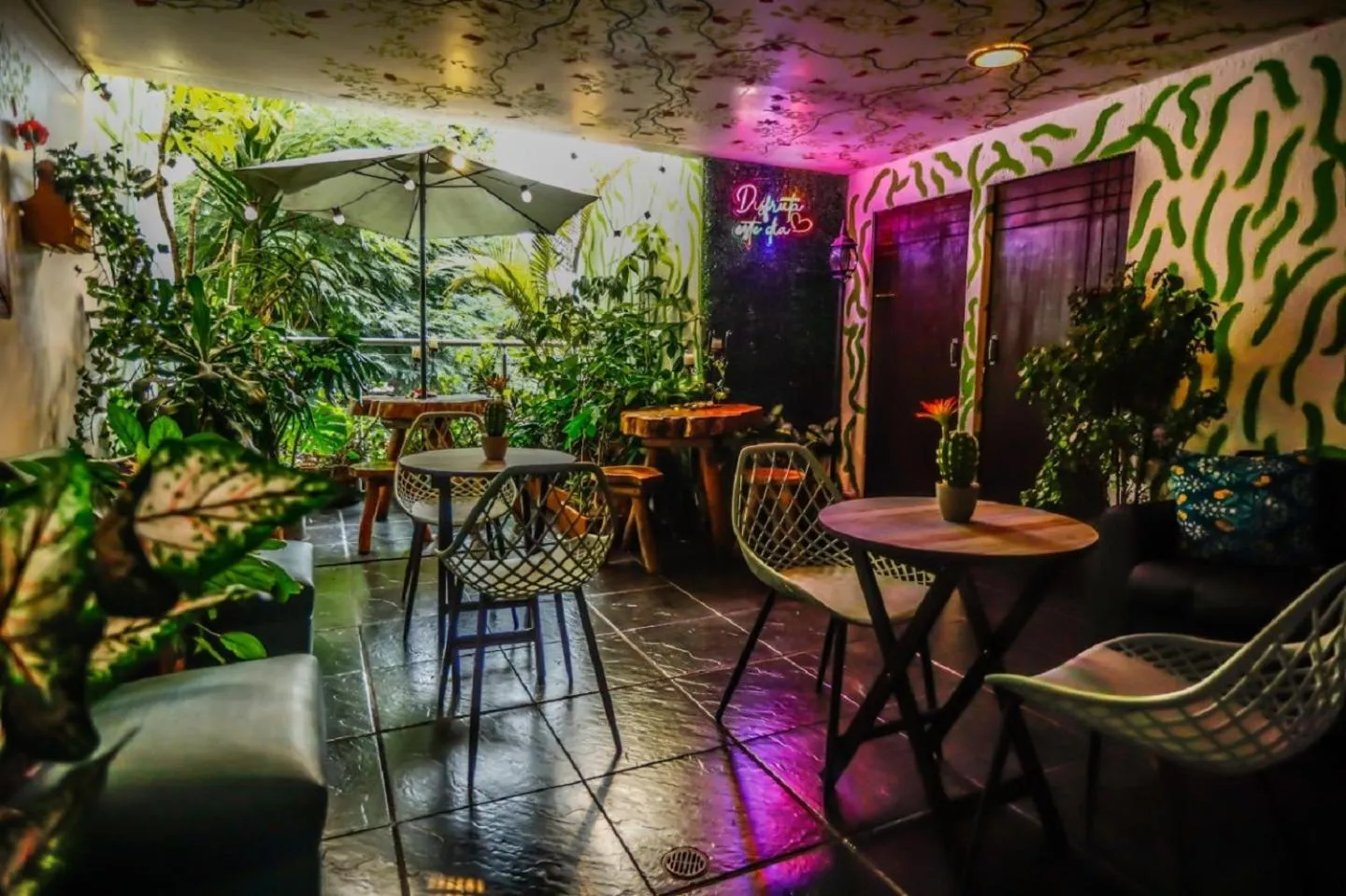 Restaurant/places to eat in Jardin de Provenza