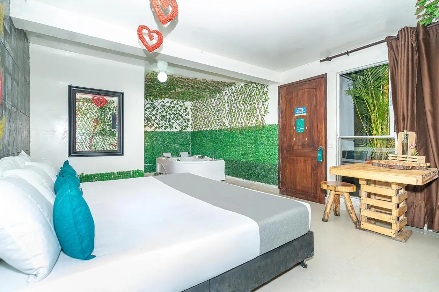 Photo of the whole room in Jardin de Provenza