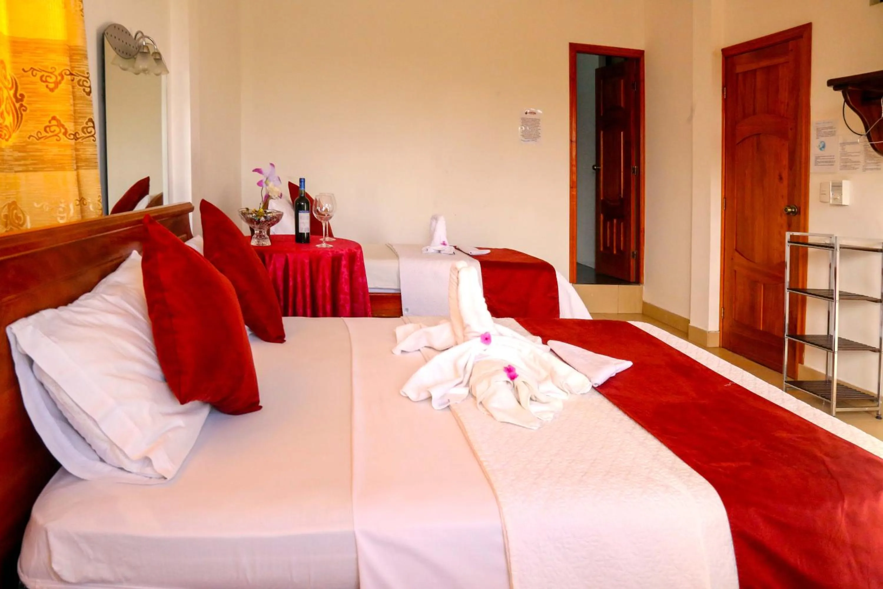 Bathroom, Bed in Hostal Sir Francis Drake