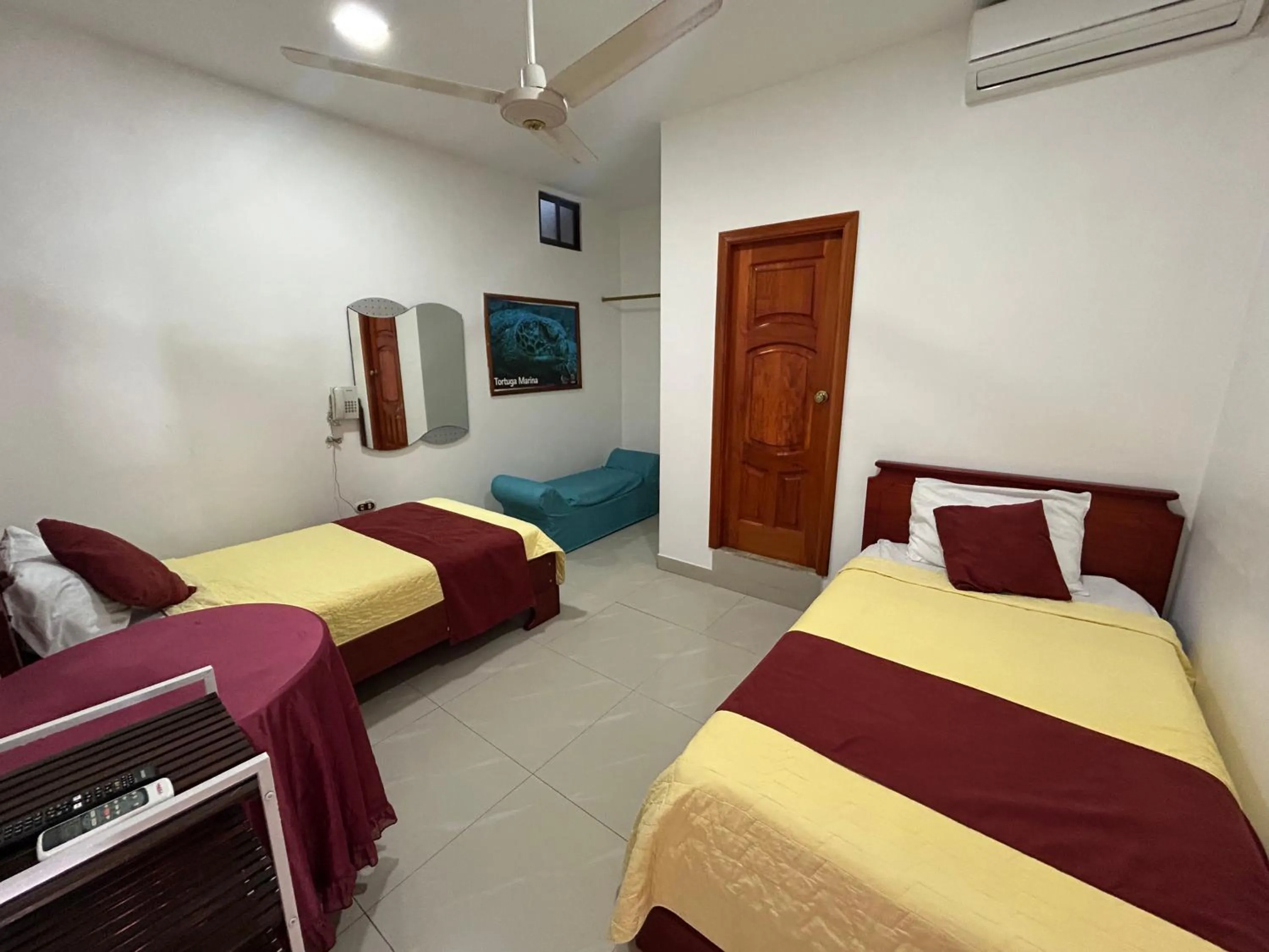 Bed in Hostal Sir Francis Drake