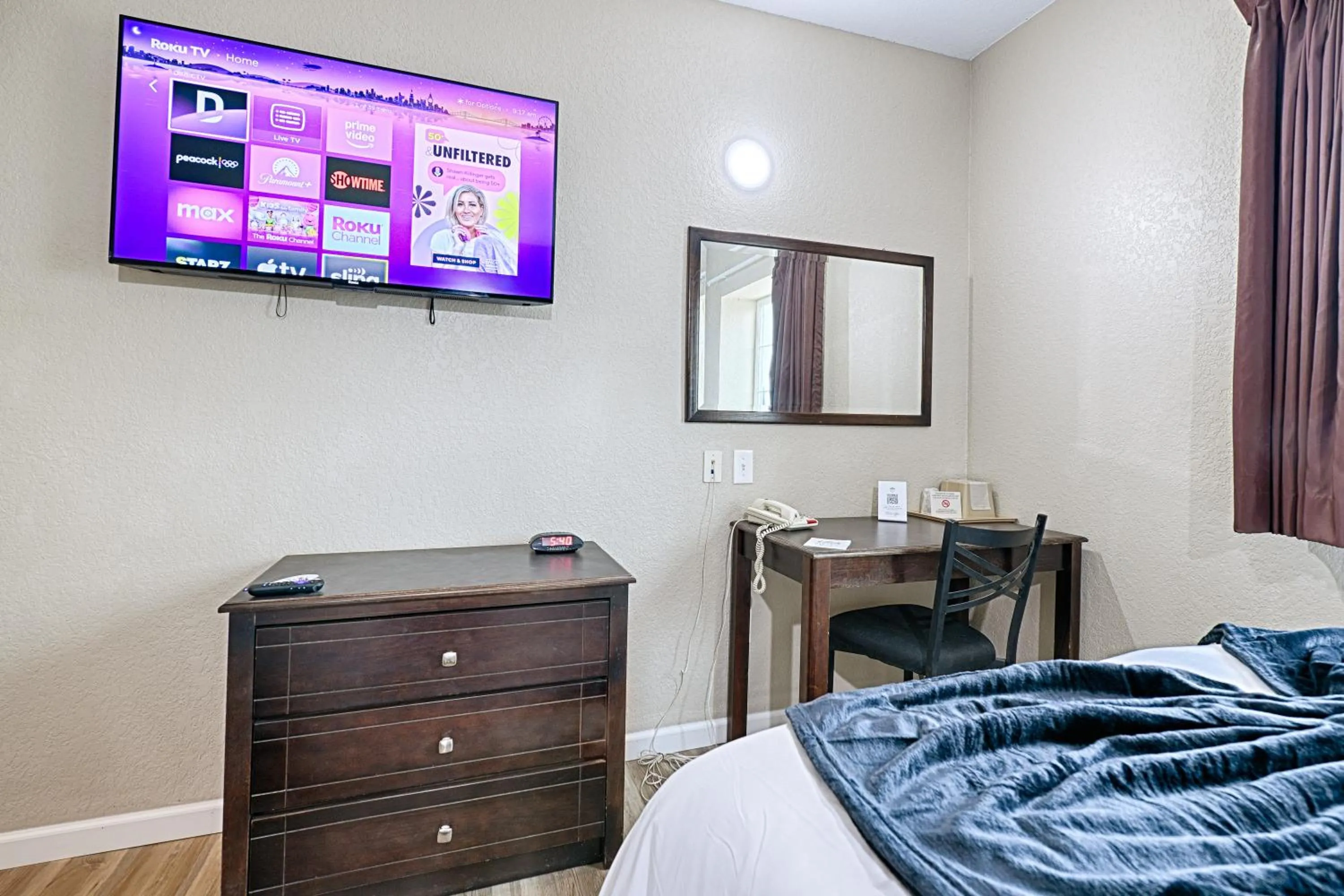 TV and multimedia, Bed in Hotel Dilley Grand