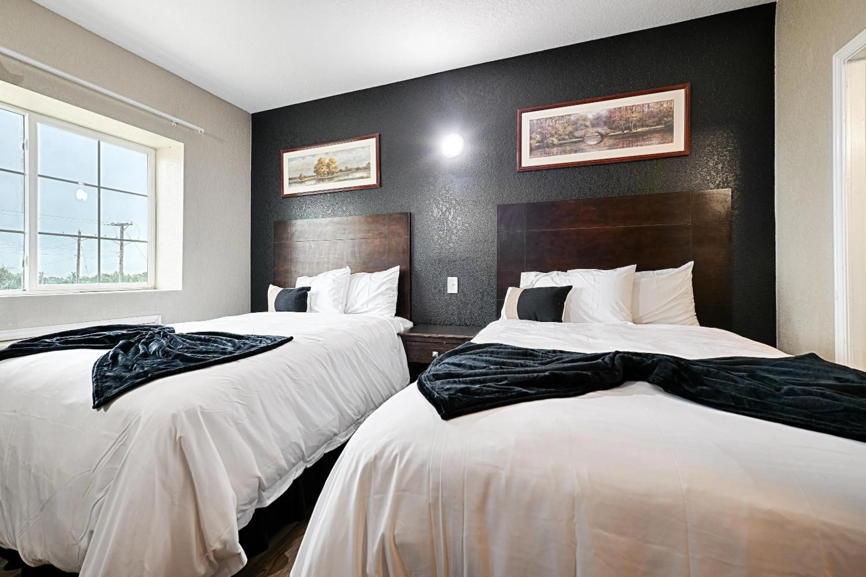 Bed in Hotel Dilley Grand