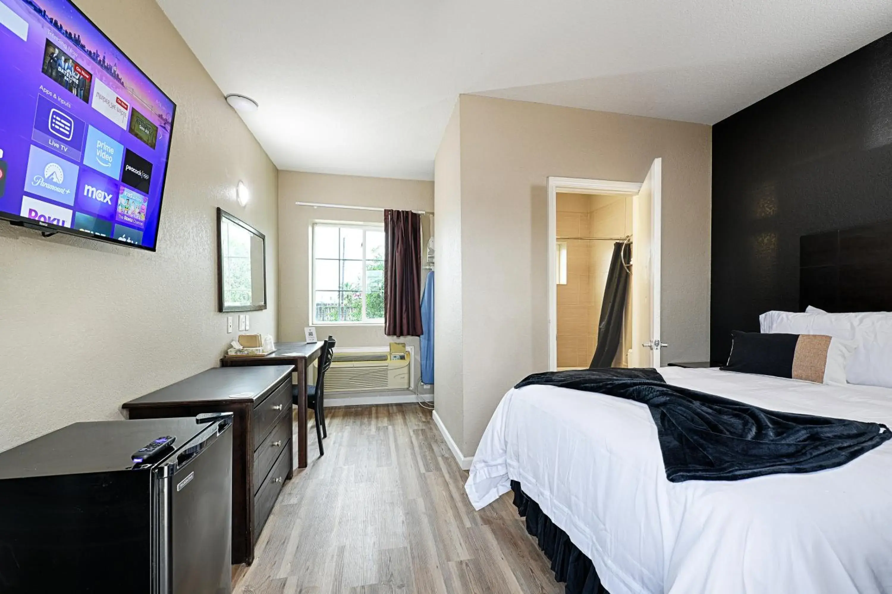 Photo of the whole room, Bed in Hotel Dilley Grand Photo of the whole room, Bed in Hotel Dilley Grand