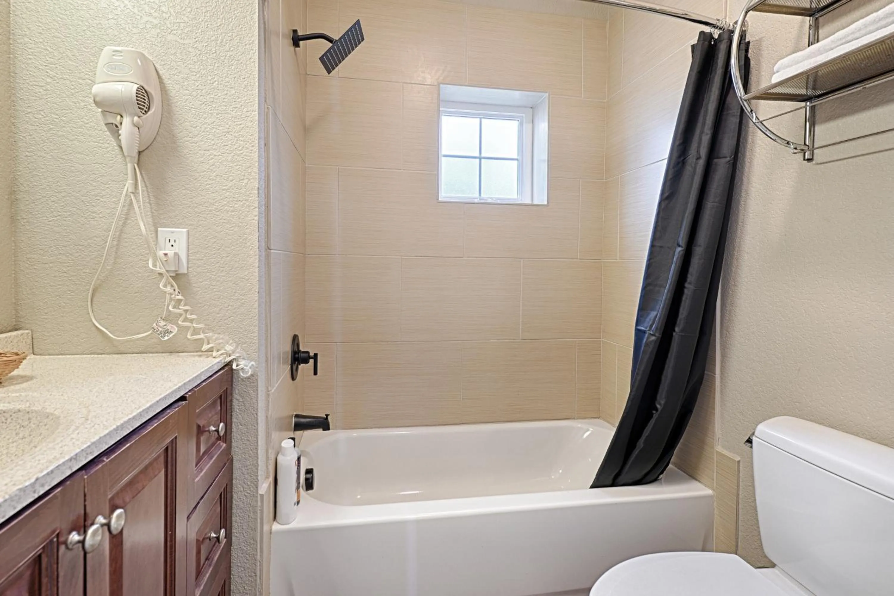 Bathroom in Hotel Dilley Grand