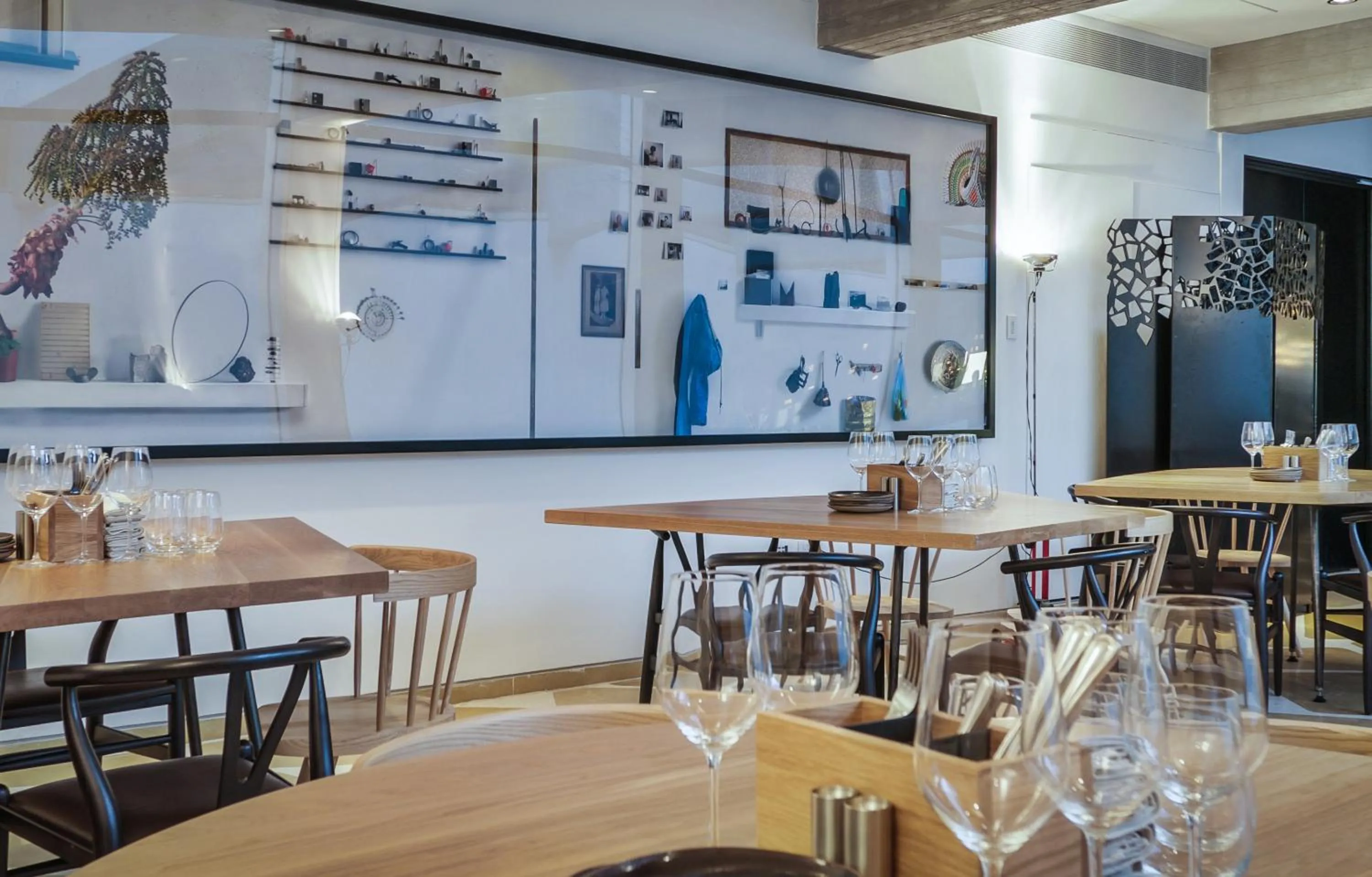 Restaurant/places to eat in Elma Hotel and Art Complex