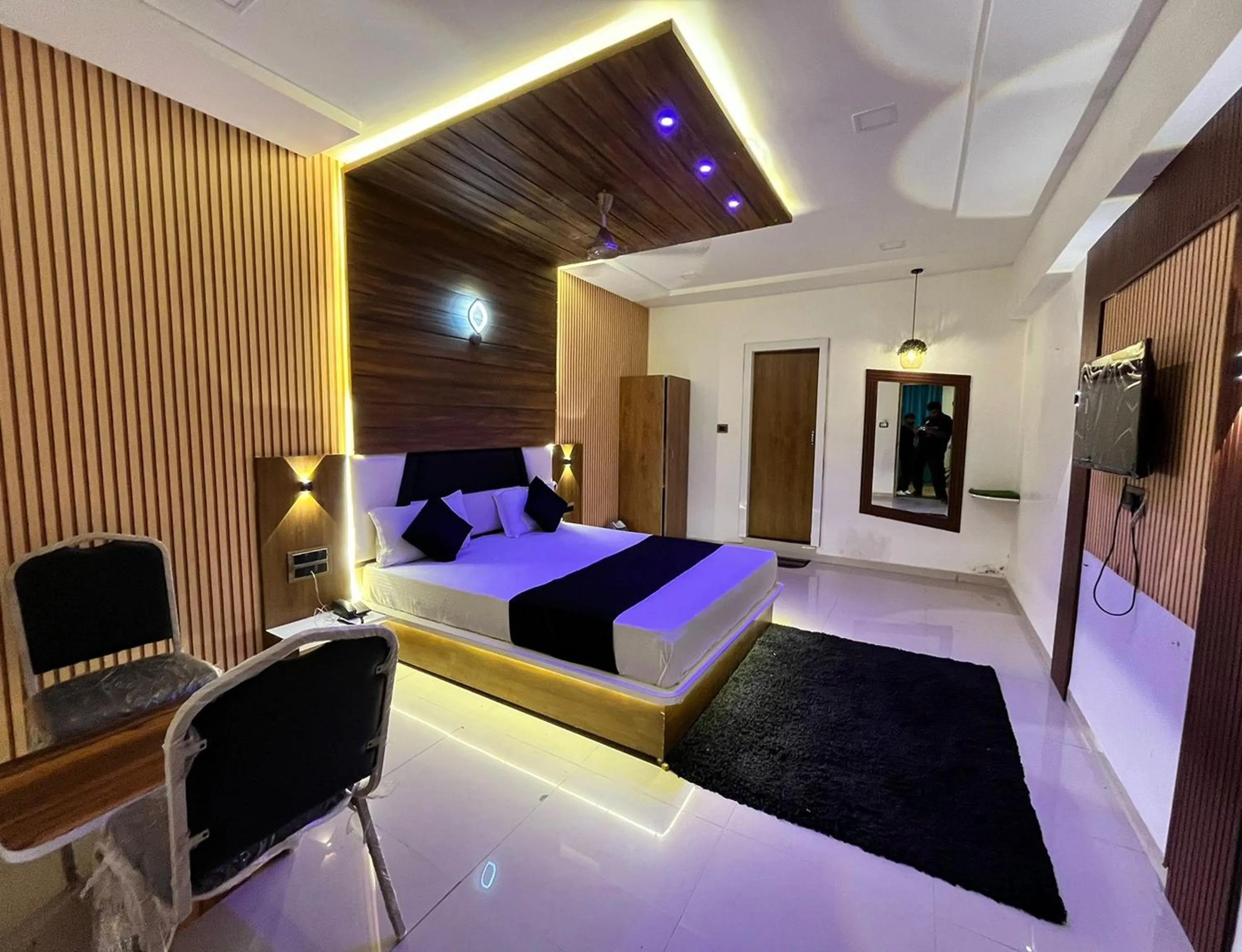 Bed in Hotel The Grand Near Maninagar Railway Station Ahmedabad