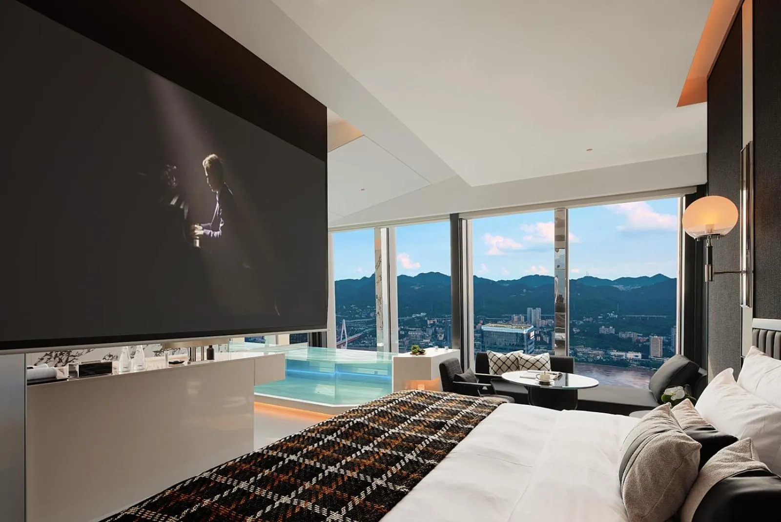 Photo of the whole room, Bed in ISEYA Panoramic Hotel Chongqing Jiefangbei Flagship